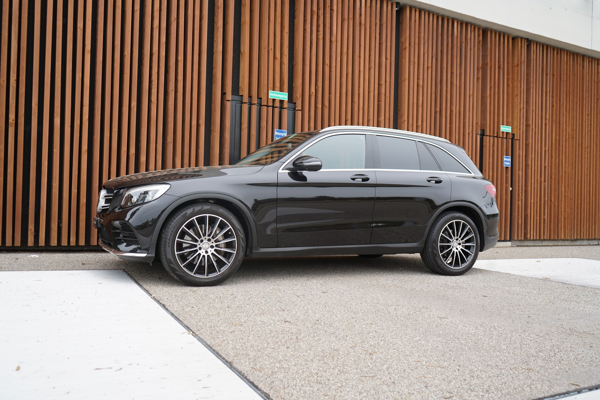 MERCEDES-BENZ GLC 250 d AMG LINE 4MATIC 9G-TRONIC l 204 PS-image-5