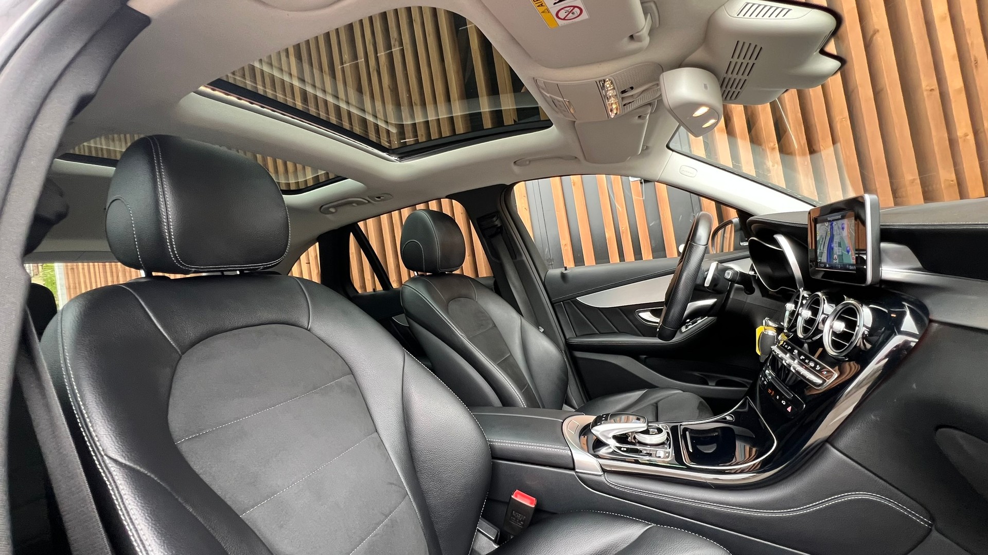 MERCEDES-BENZ GLC 250 d AMG LINE 4MATIC 9G-TRONIC l 204 PS-image-23