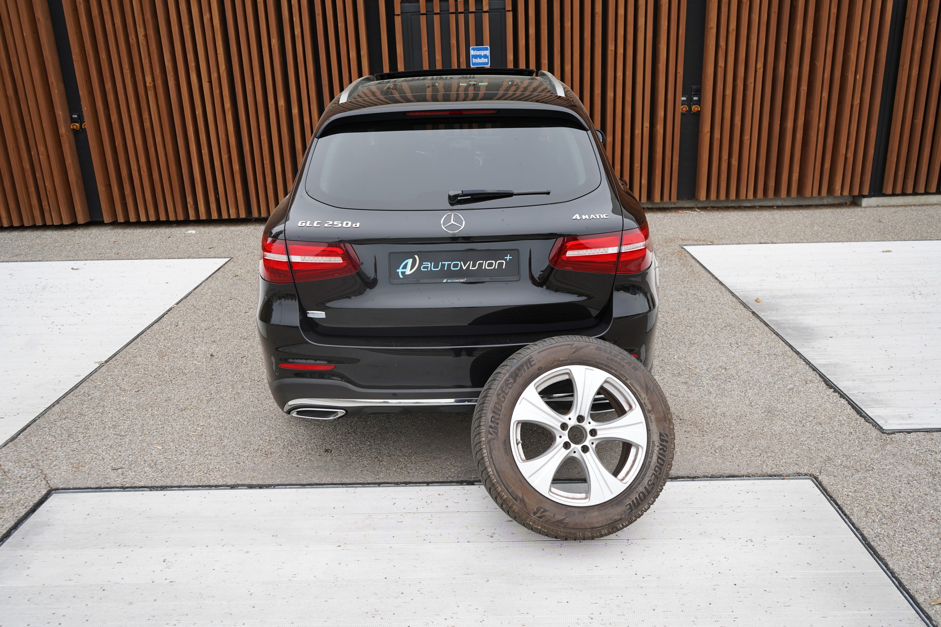 MERCEDES-BENZ GLC 250 d AMG LINE 4MATIC 9G-TRONIC l 204 PS-image-18