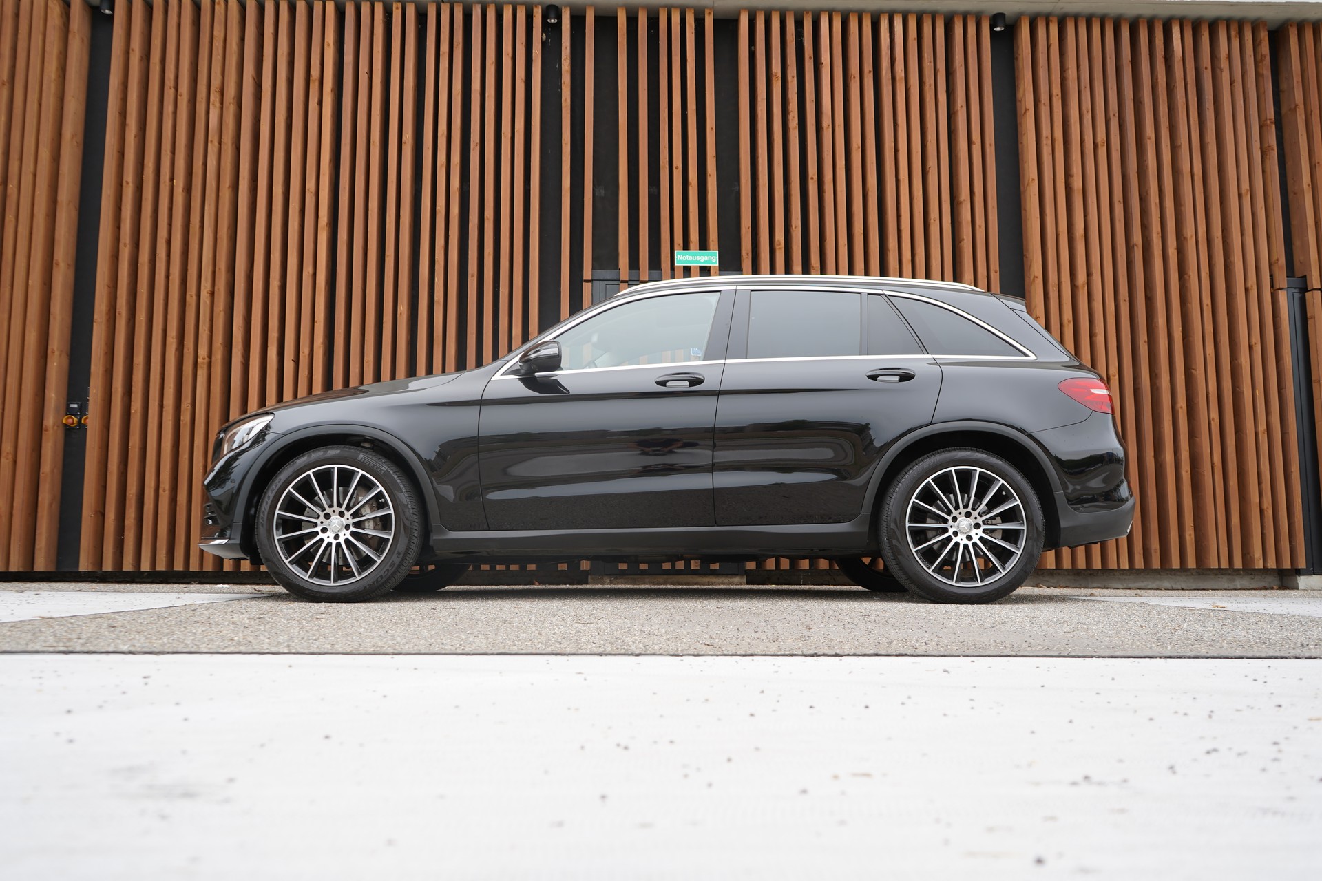 MERCEDES-BENZ GLC 250 d AMG LINE 4MATIC 9G-TRONIC l 204 PS-image-1