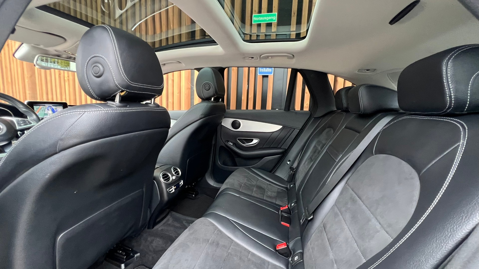 MERCEDES-BENZ GLC 250 d AMG LINE 4MATIC 9G-TRONIC l 204 PS-image-27