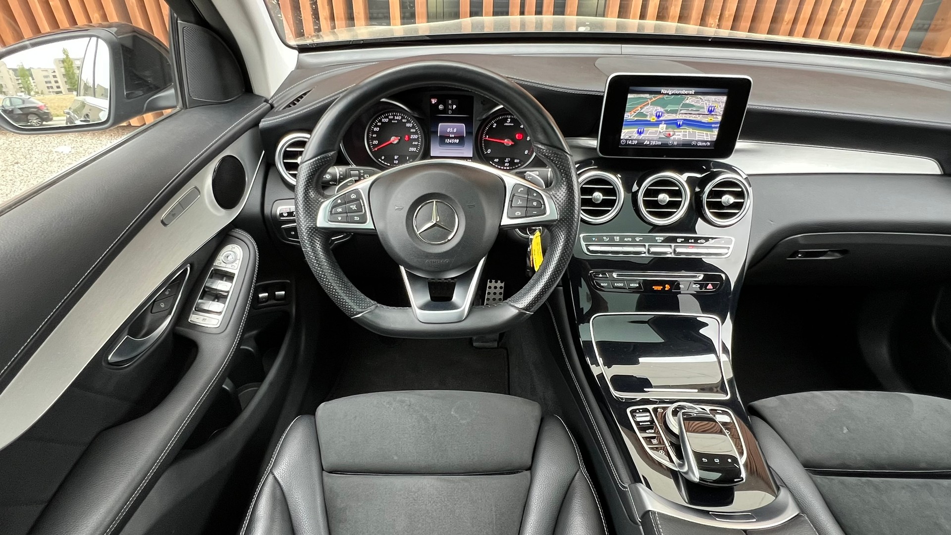 MERCEDES-BENZ GLC 250 d AMG LINE 4MATIC 9G-TRONIC l 204 PS-image-21
