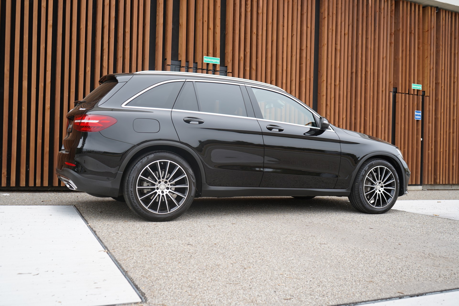 MERCEDES-BENZ GLC 250 d AMG LINE 4MATIC 9G-TRONIC l 204 PS-image-7
