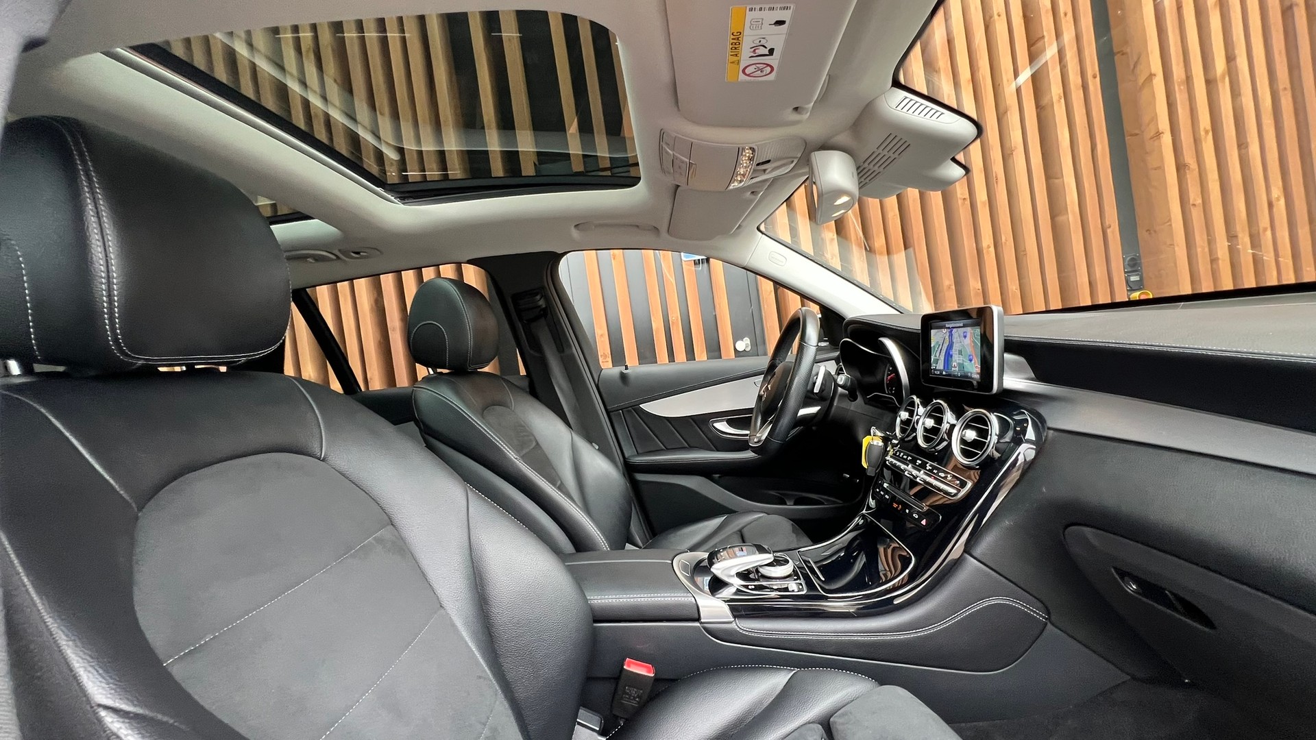 MERCEDES-BENZ GLC 250 d AMG LINE 4MATIC 9G-TRONIC l 204 PS-image-26