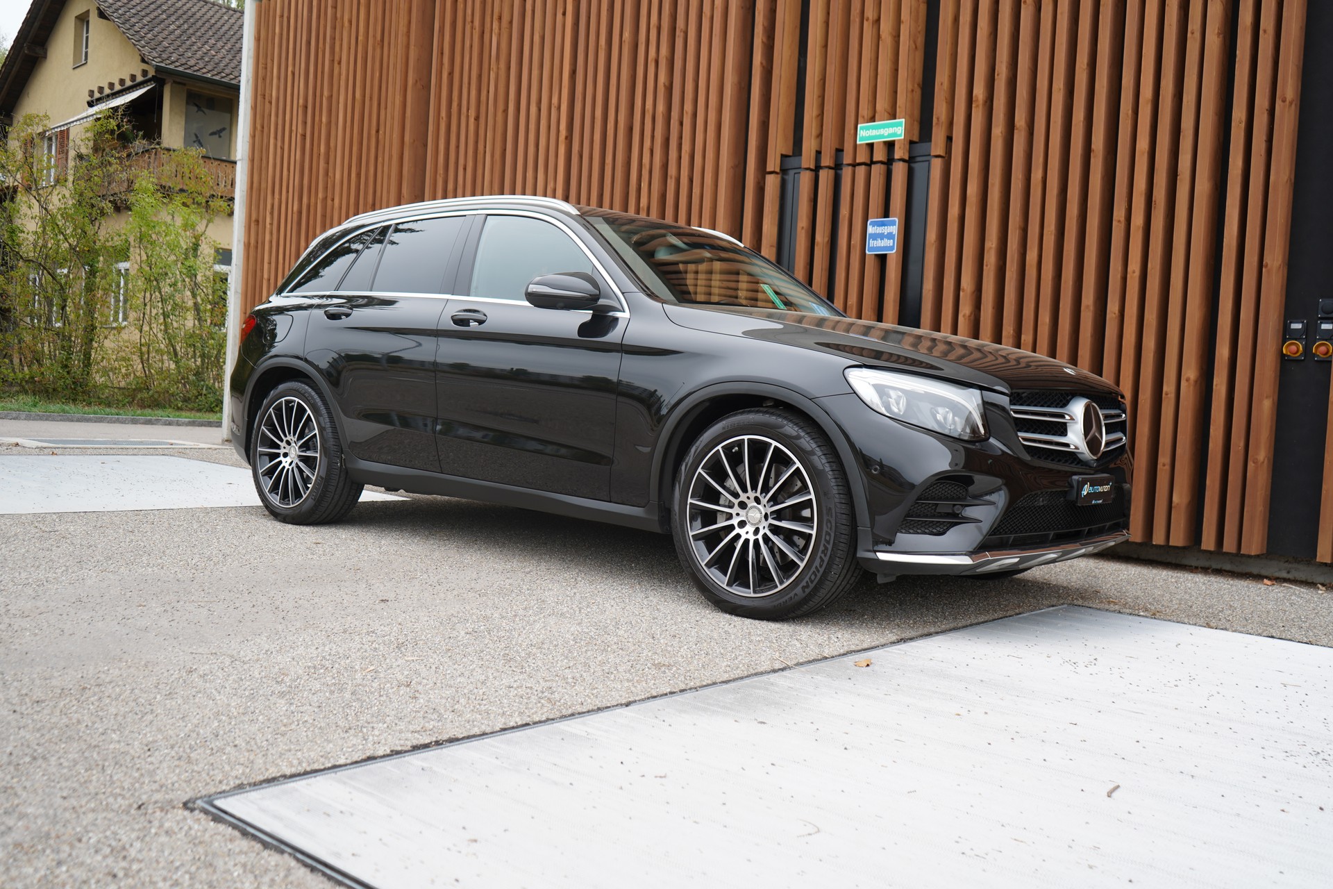 MERCEDES-BENZ GLC 250 d AMG LINE 4MATIC 9G-TRONIC l 204 PS-image-11