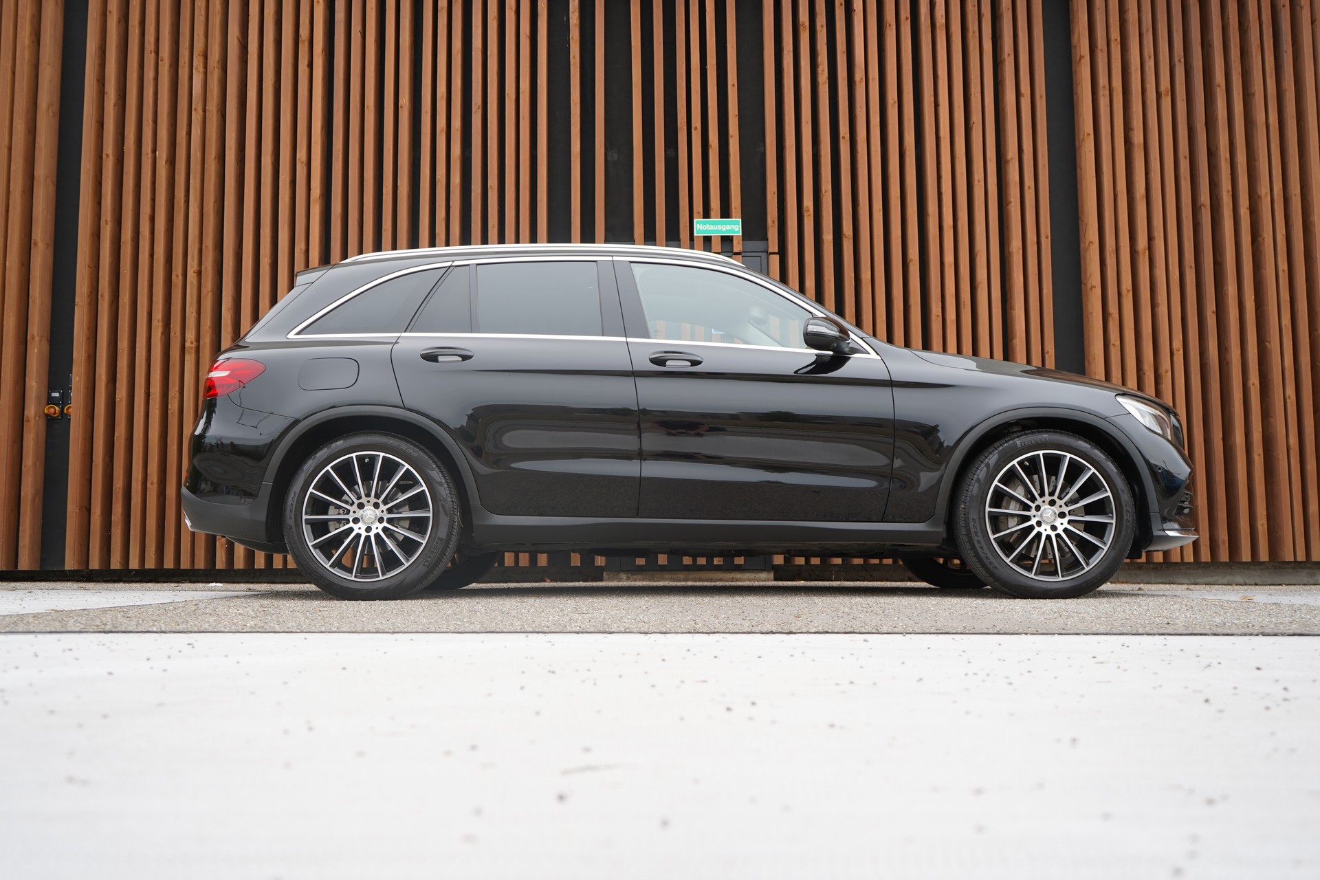 MERCEDES-BENZ GLC 250 d AMG LINE 4MATIC 9G-TRONIC l 204 PS-image-0