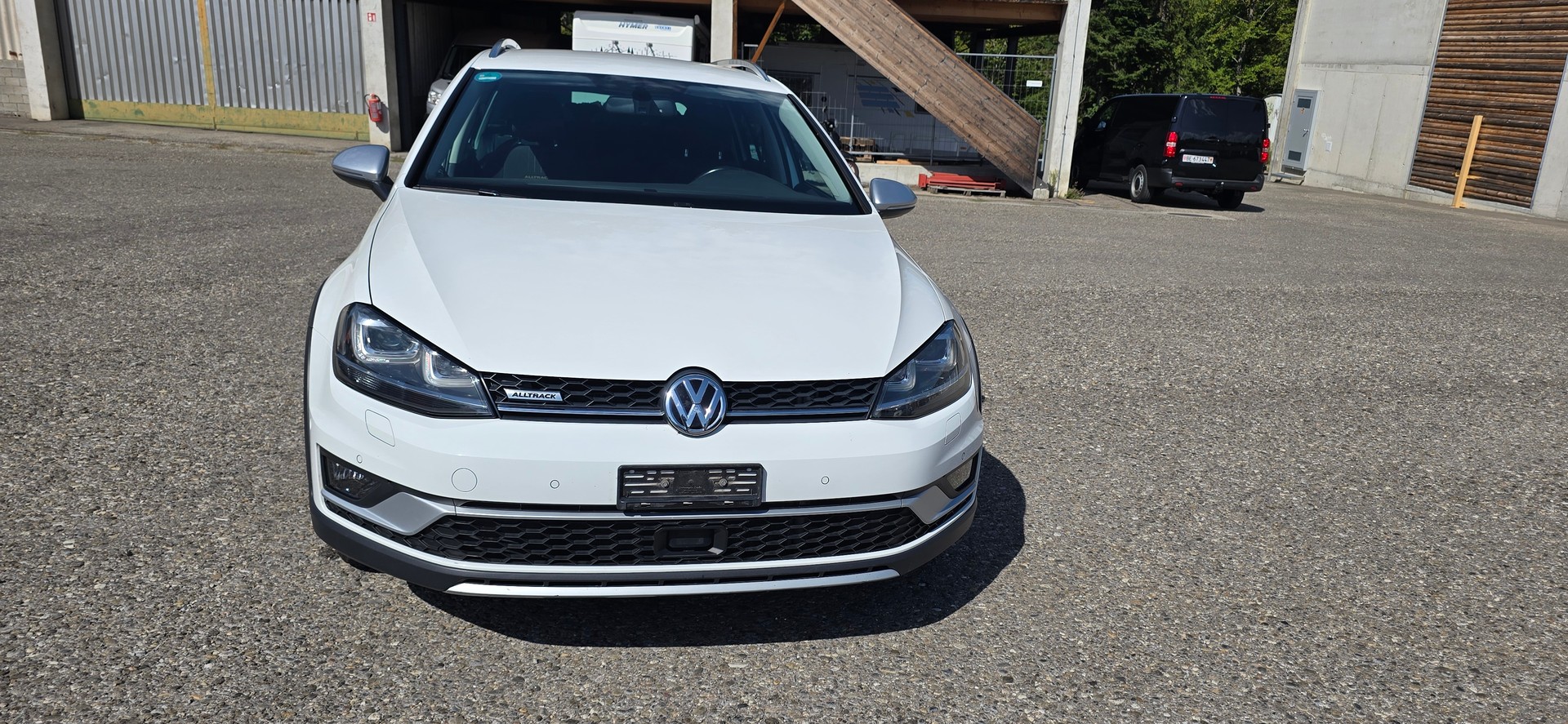 VW Golf 2.0 TDI Alltrack 4Motion-image-1