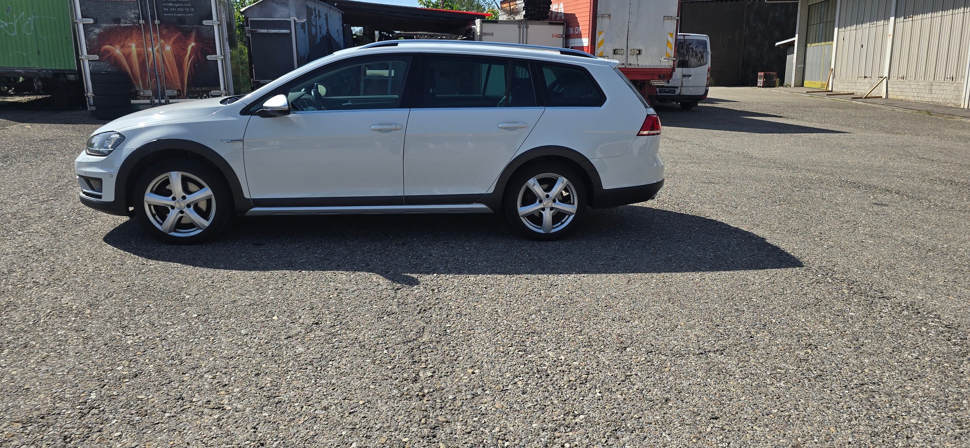 VW Golf 2.0 TDI Alltrack 4Motion-image-3
