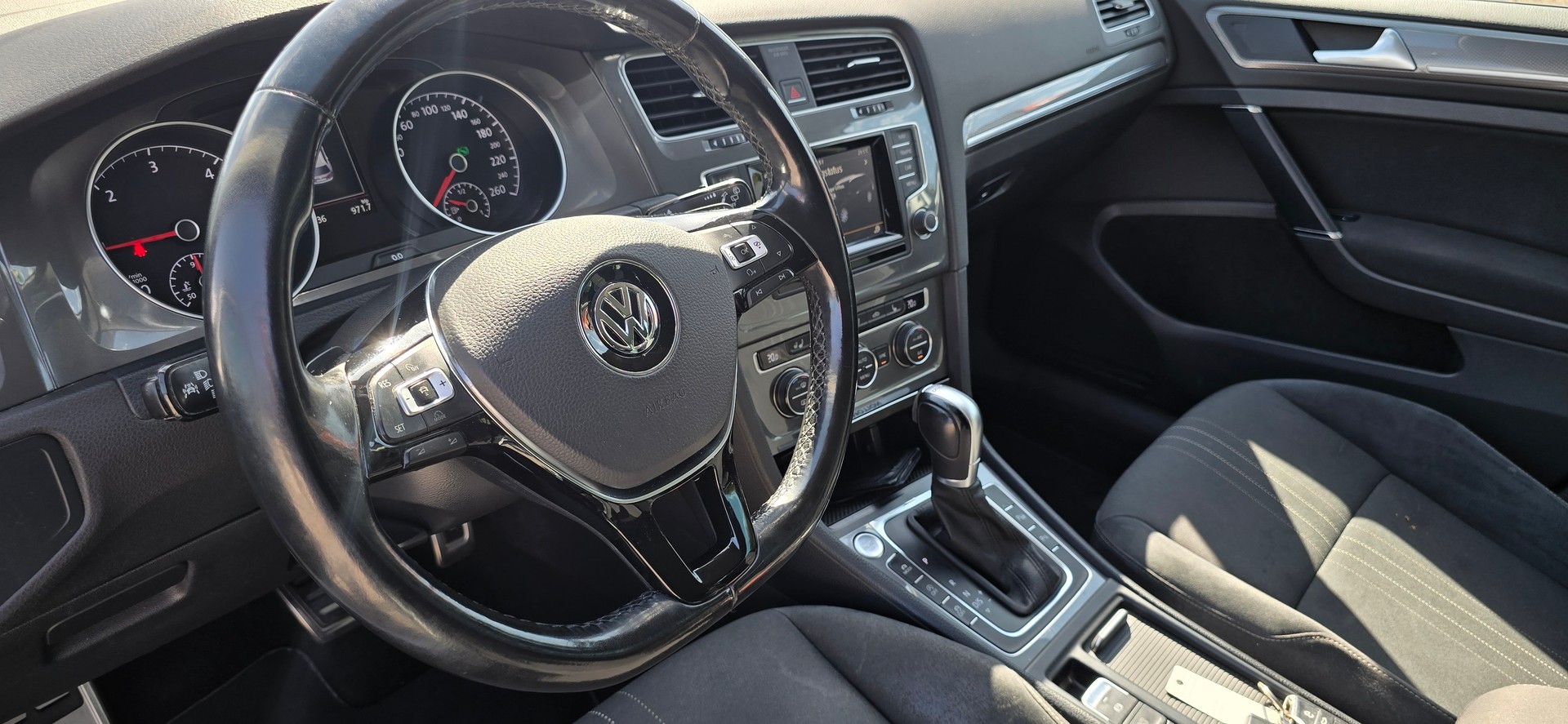 VW Golf 2.0 TDI Alltrack 4Motion-image-10