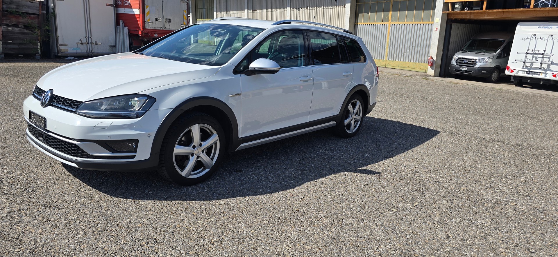 VW Golf 2.0 TDI Alltrack 4Motion-image-2