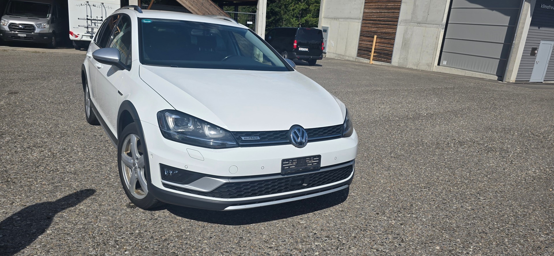VW Golf 2.0 TDI Alltrack 4Motion-image-0