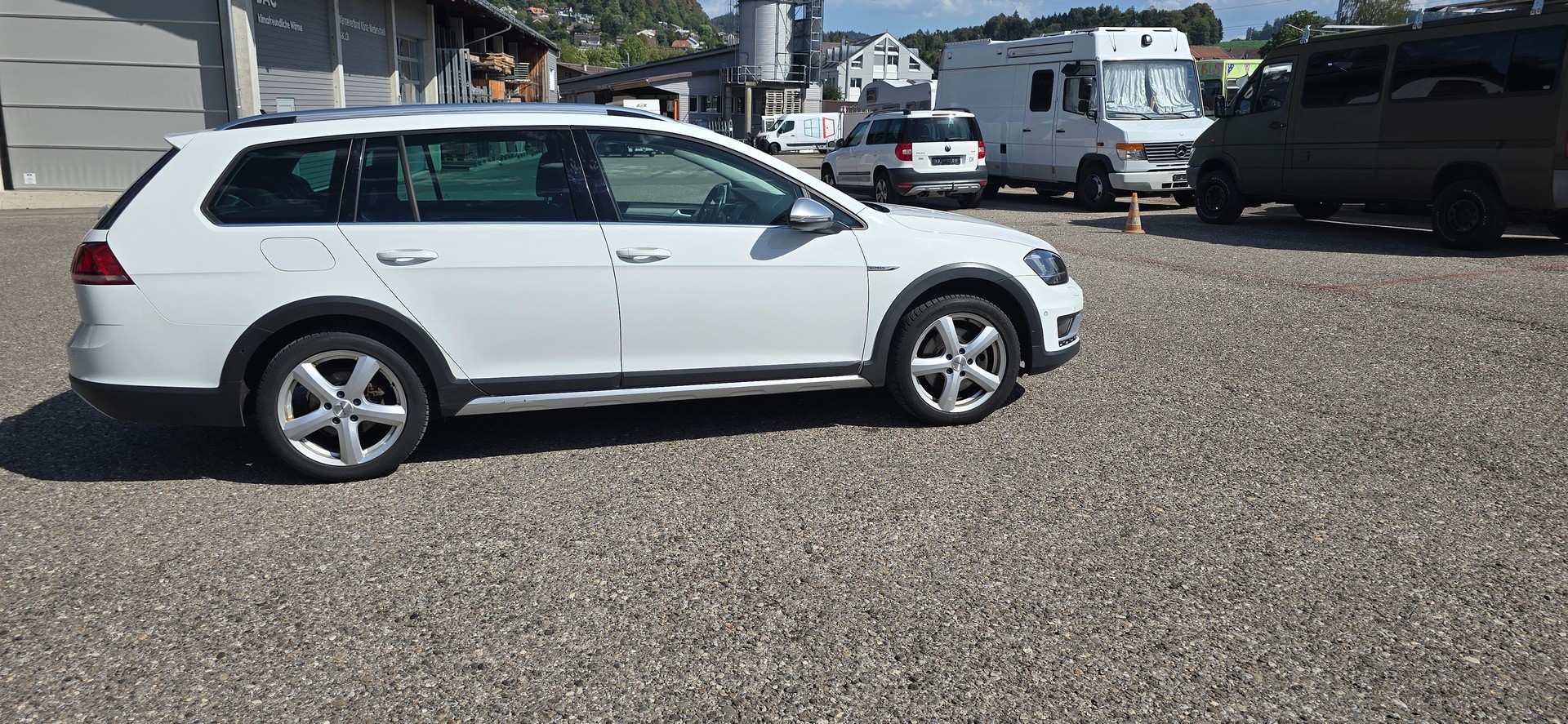 VW Golf 2.0 TDI Alltrack 4Motion-image-7