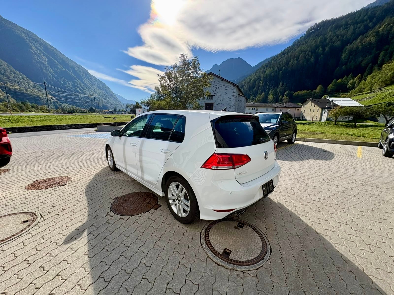 VW Golf 2.0 TDI Lounge R-Line 4Motion-image-4