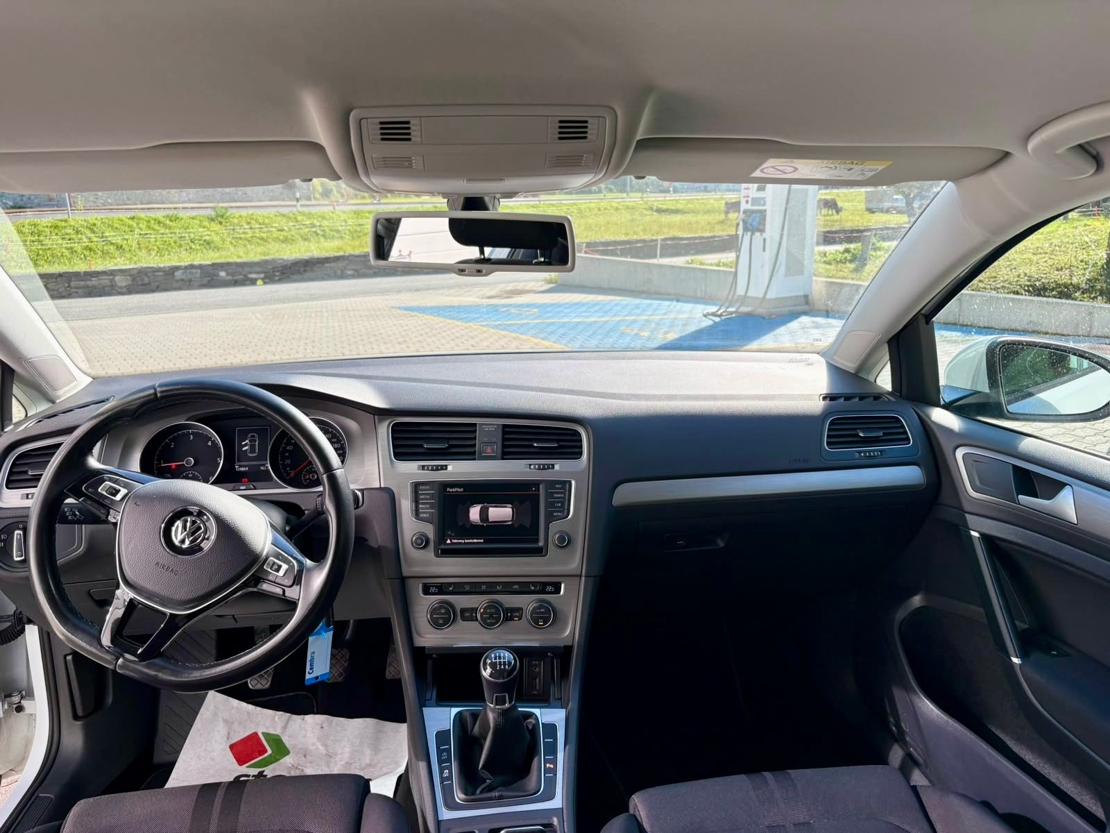 VW Golf 2.0 TDI Lounge R-Line 4Motion-image-7