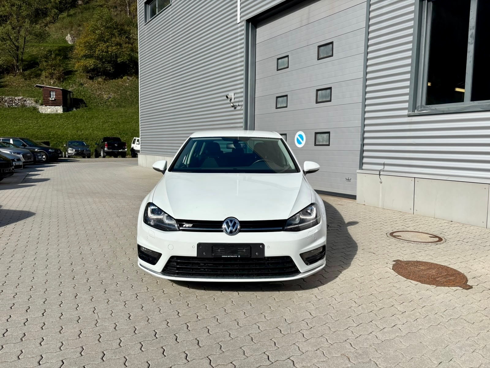 VW Golf 2.0 TDI Lounge R-Line 4Motion-image-2
