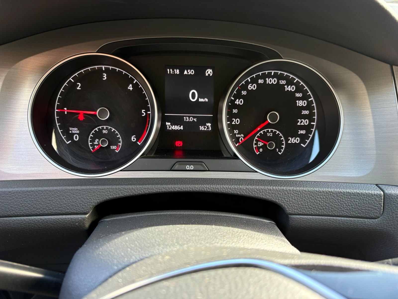 VW Golf 2.0 TDI Lounge R-Line 4Motion-image-8
