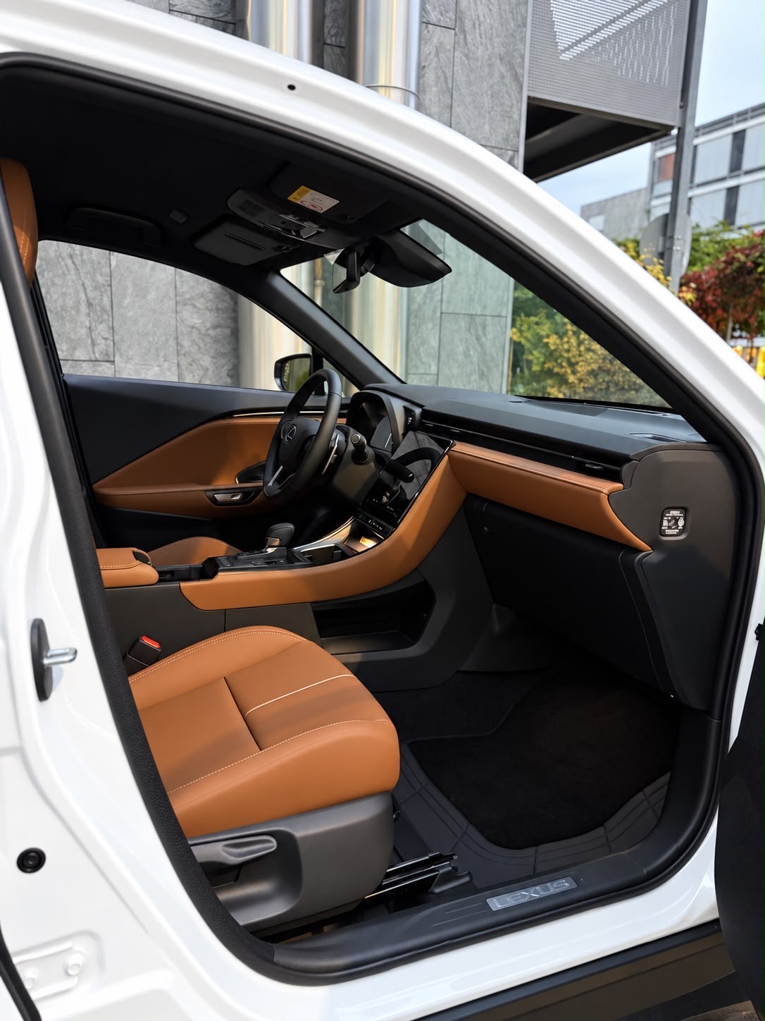 LEXUS LBX FWD Relax CVT-image-5