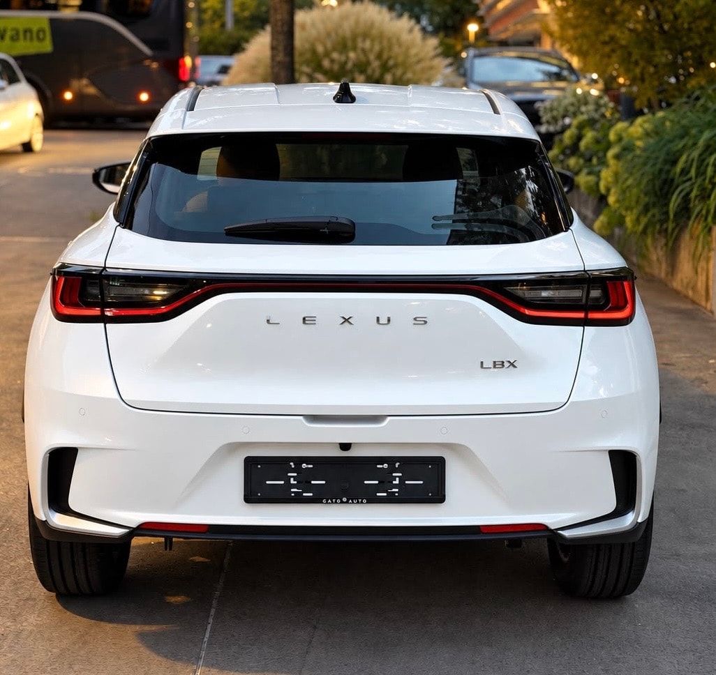 LEXUS LBX FWD Relax CVT-image-4