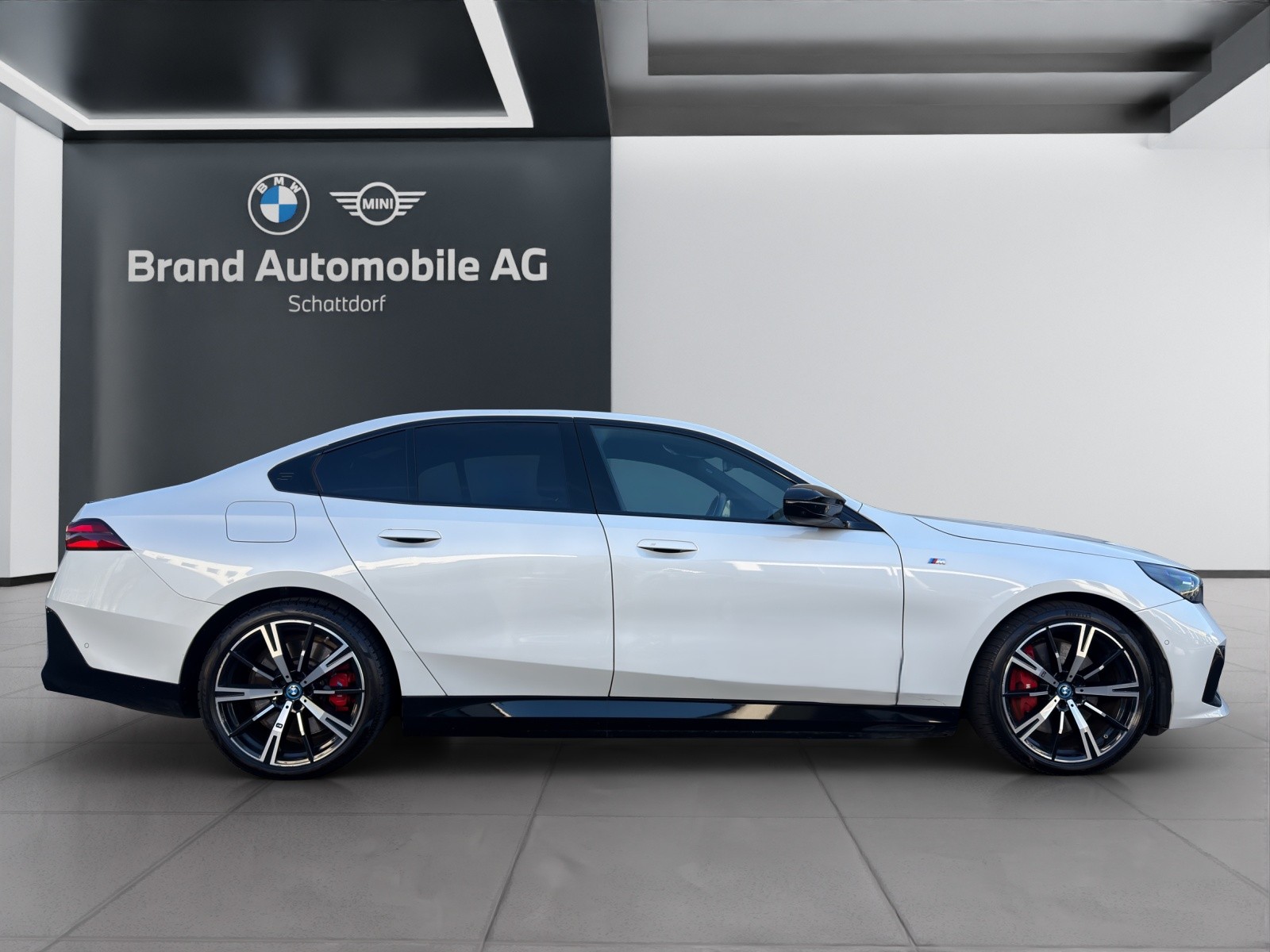 BMW i5 M60 xDrive-image-5