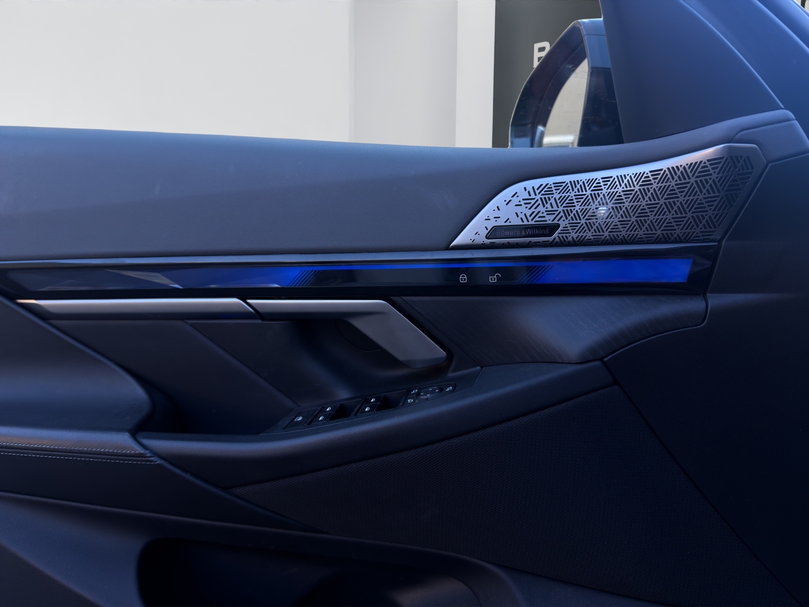 BMW i5 M60 xDrive-image-18