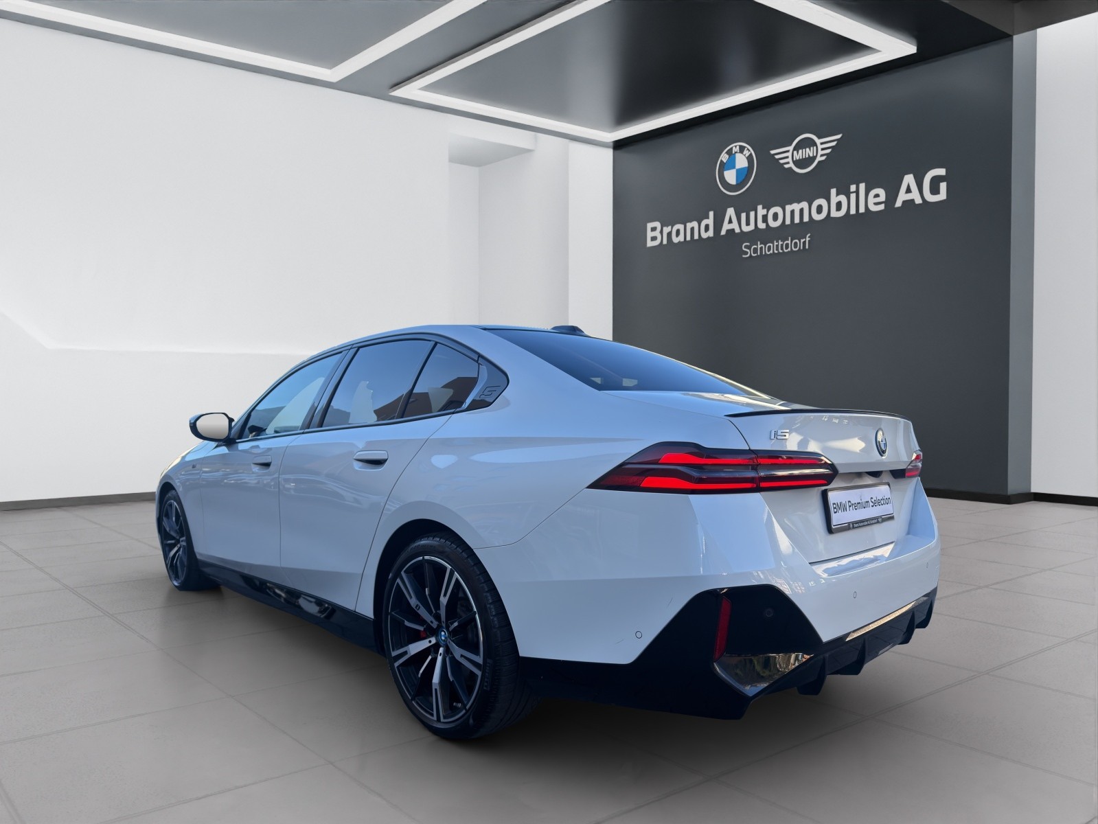 BMW i5 M60 xDrive-showroom-element-2