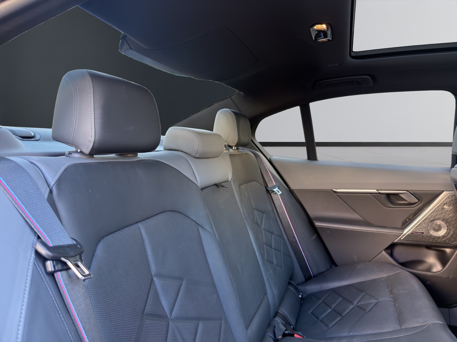 BMW i5 M60 xDrive-image-13