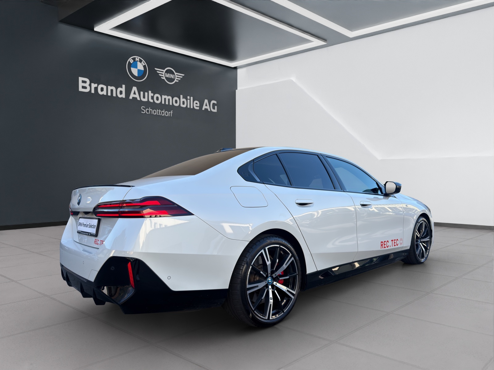 BMW i5 M60 xDrive-image-4