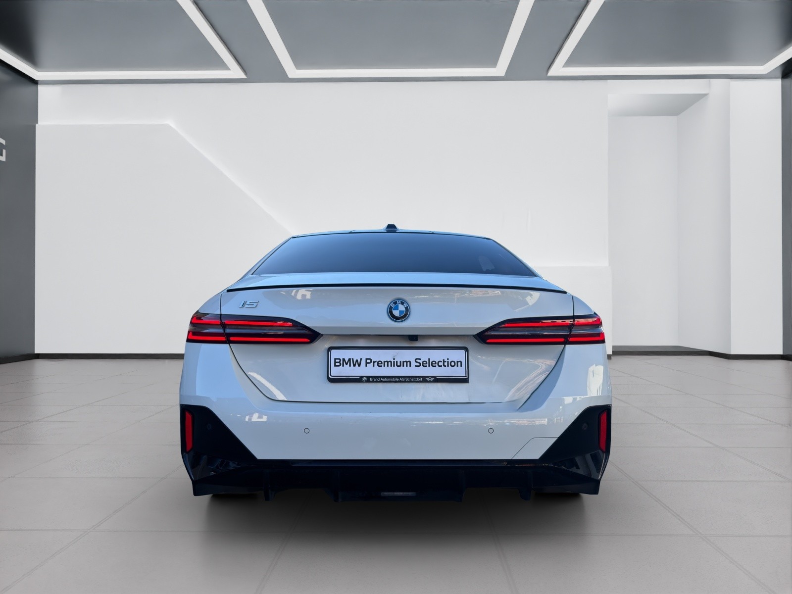 BMW i5 M60 xDrive-showroom-element-3