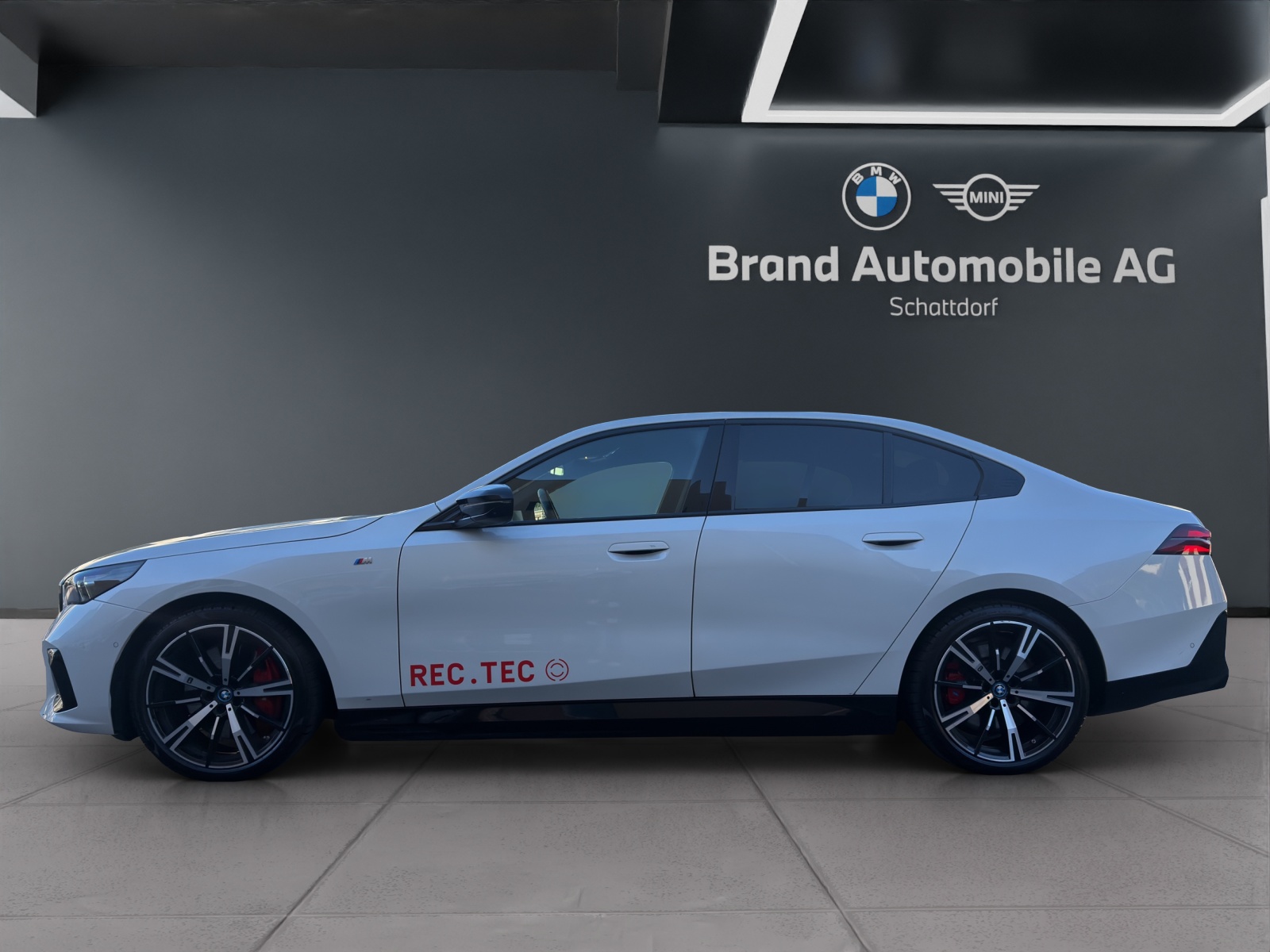 BMW i5 M60 xDrive-showroom-element-1
