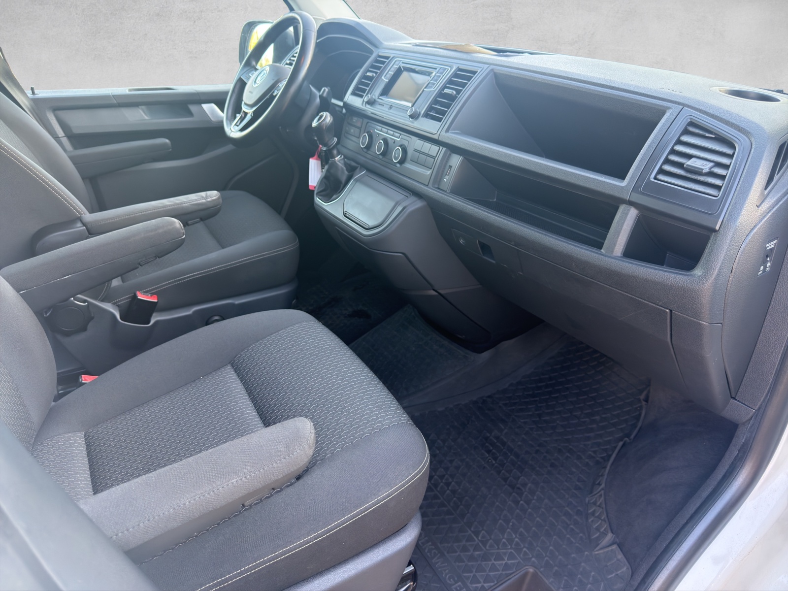 VW T6 Multivan 2.0 TDI Trendline-image-8
