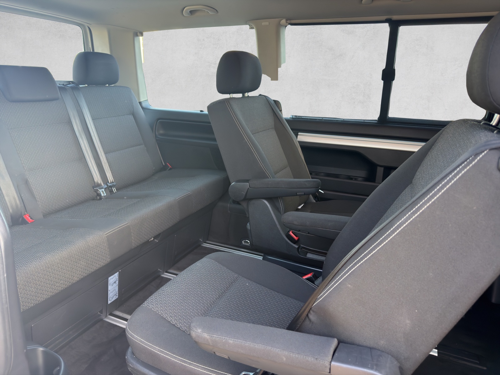 VW T6 Multivan 2.0 TDI Trendline-image-13