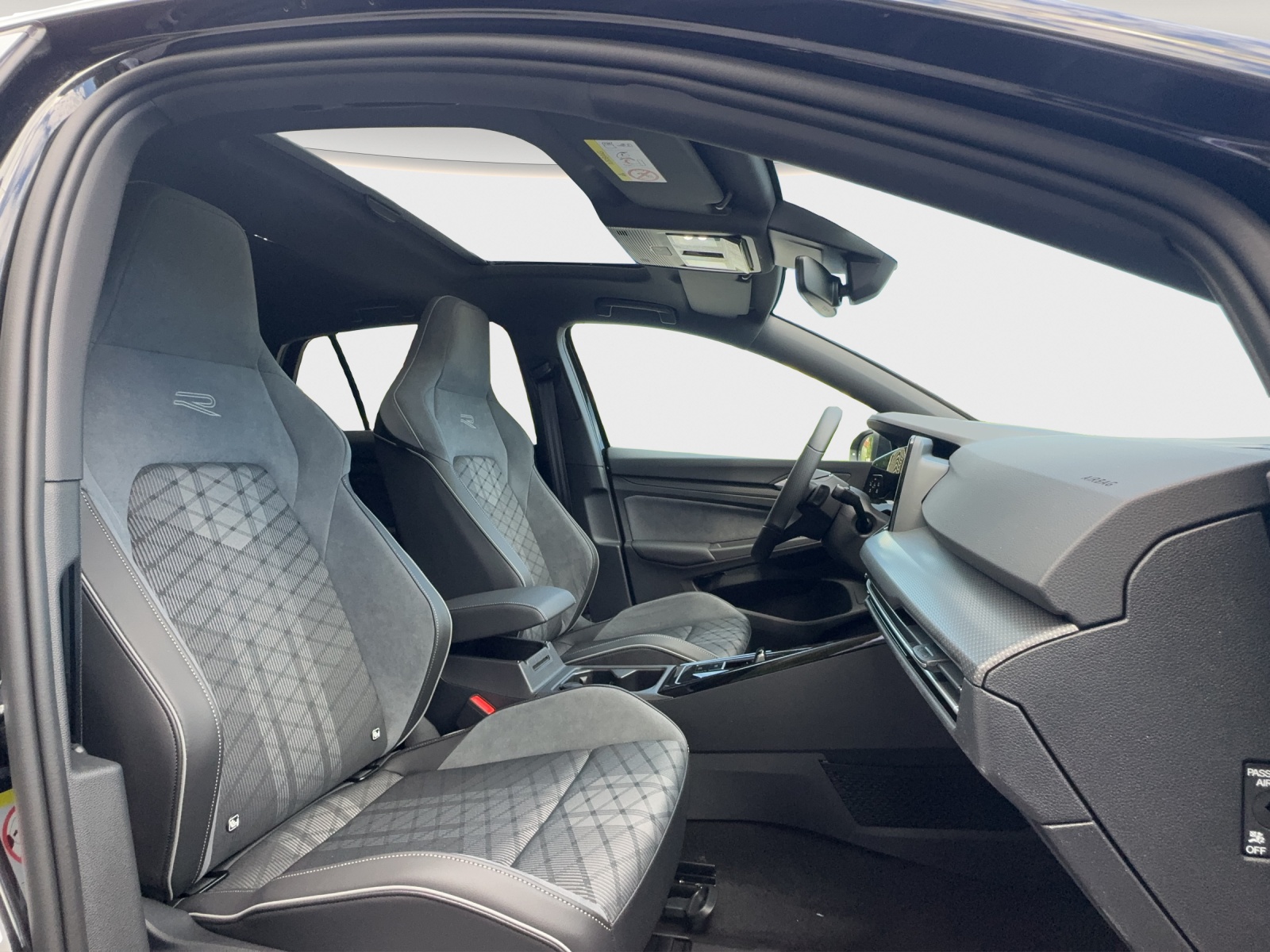 VW Golf 1.5 eTSI mHEV ACT R-Line DSG-image-9