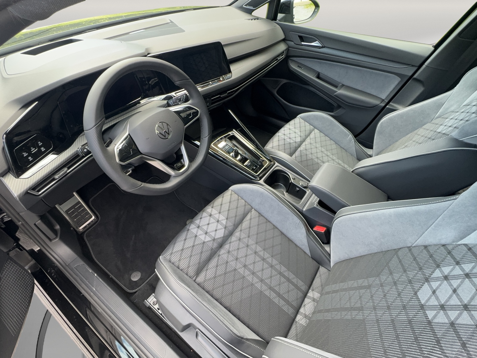 VW Golf 1.5 eTSI mHEV ACT R-Line DSG-image-8
