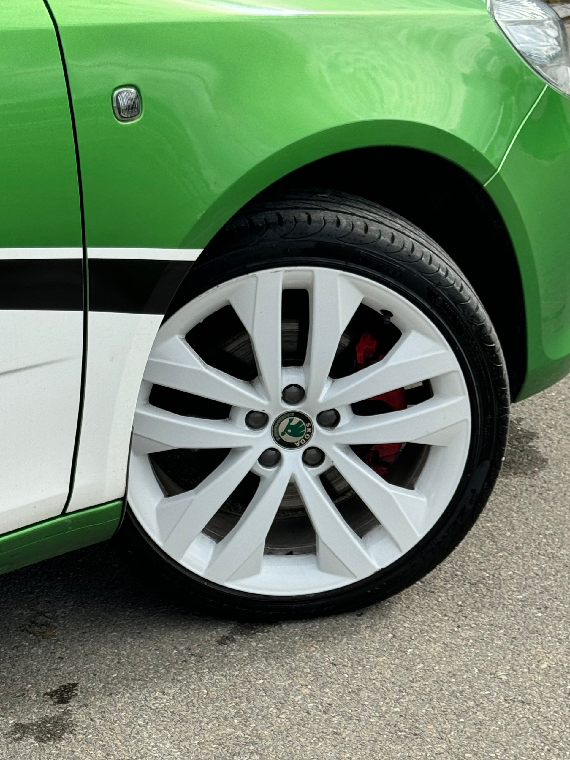 SKODA Fabia 1.4 TSI RS Edition S2000 DSG-image-4