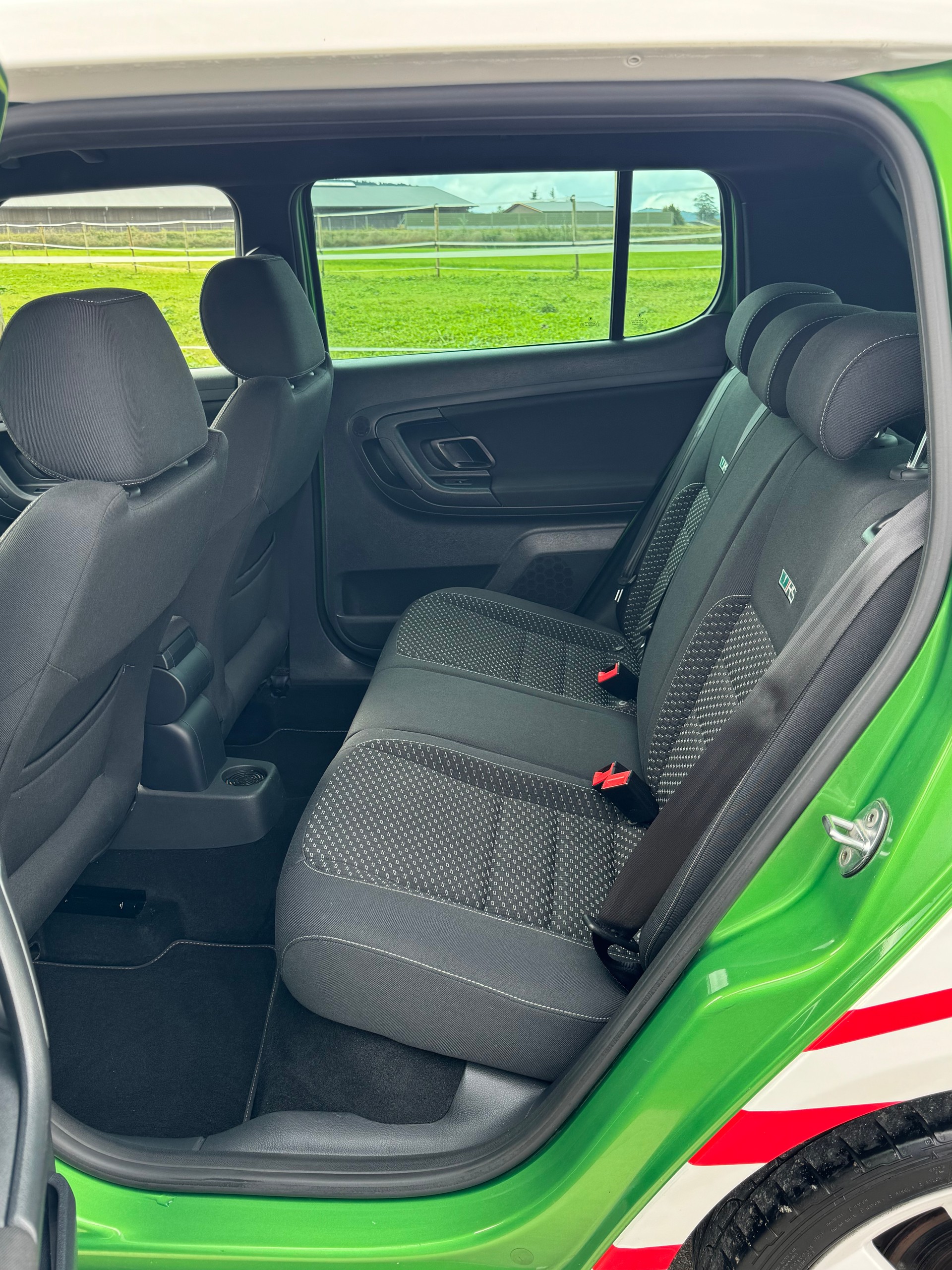 SKODA Fabia 1.4 TSI RS Edition S2000 DSG-image-9