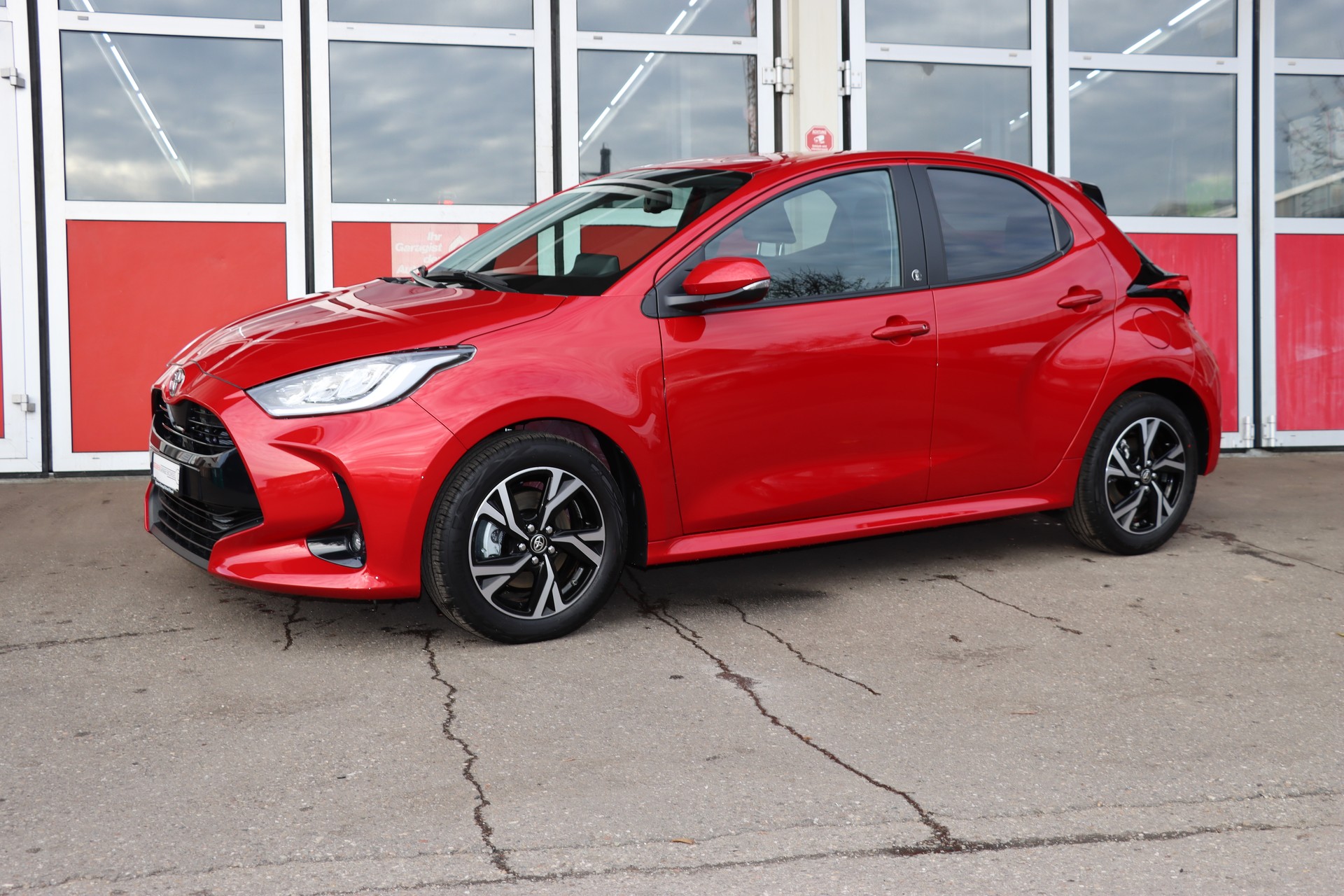 TOYOTA Yaris 1.5 Trend e-CVT-image-4