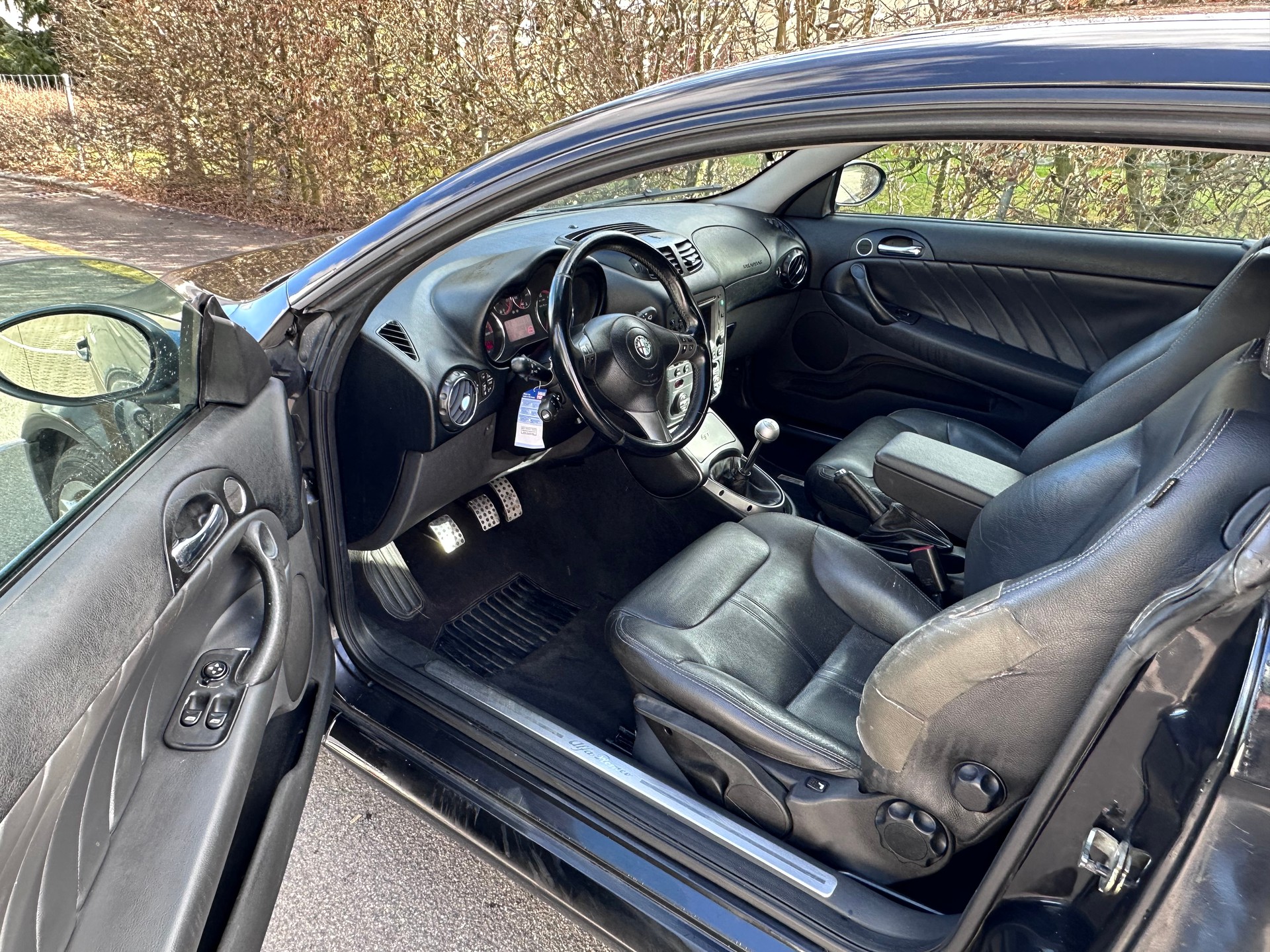 ALFA ROMEO GT 2.0 JTS Distinctive-image-9