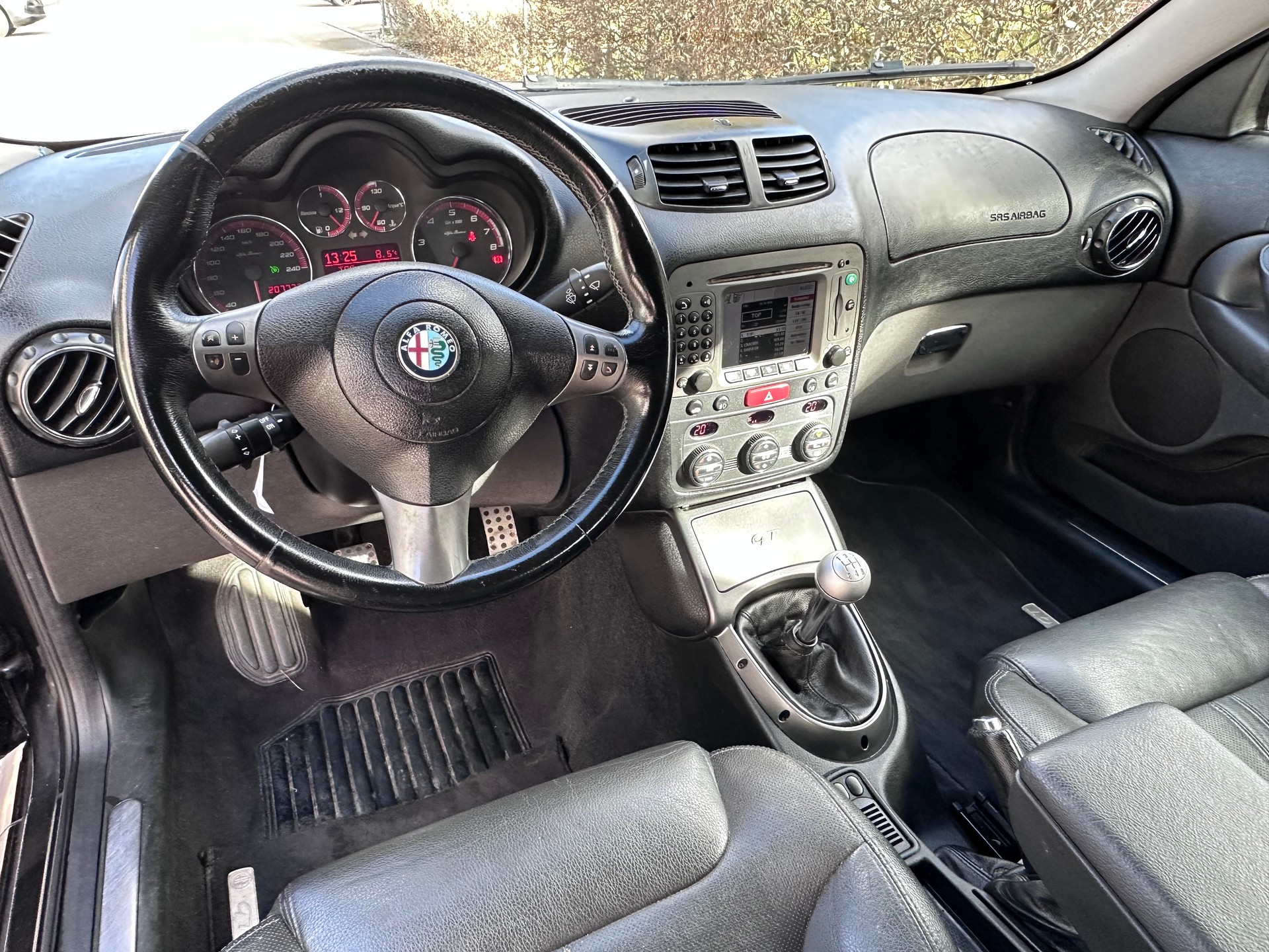 ALFA ROMEO GT 2.0 JTS Distinctive-image-6