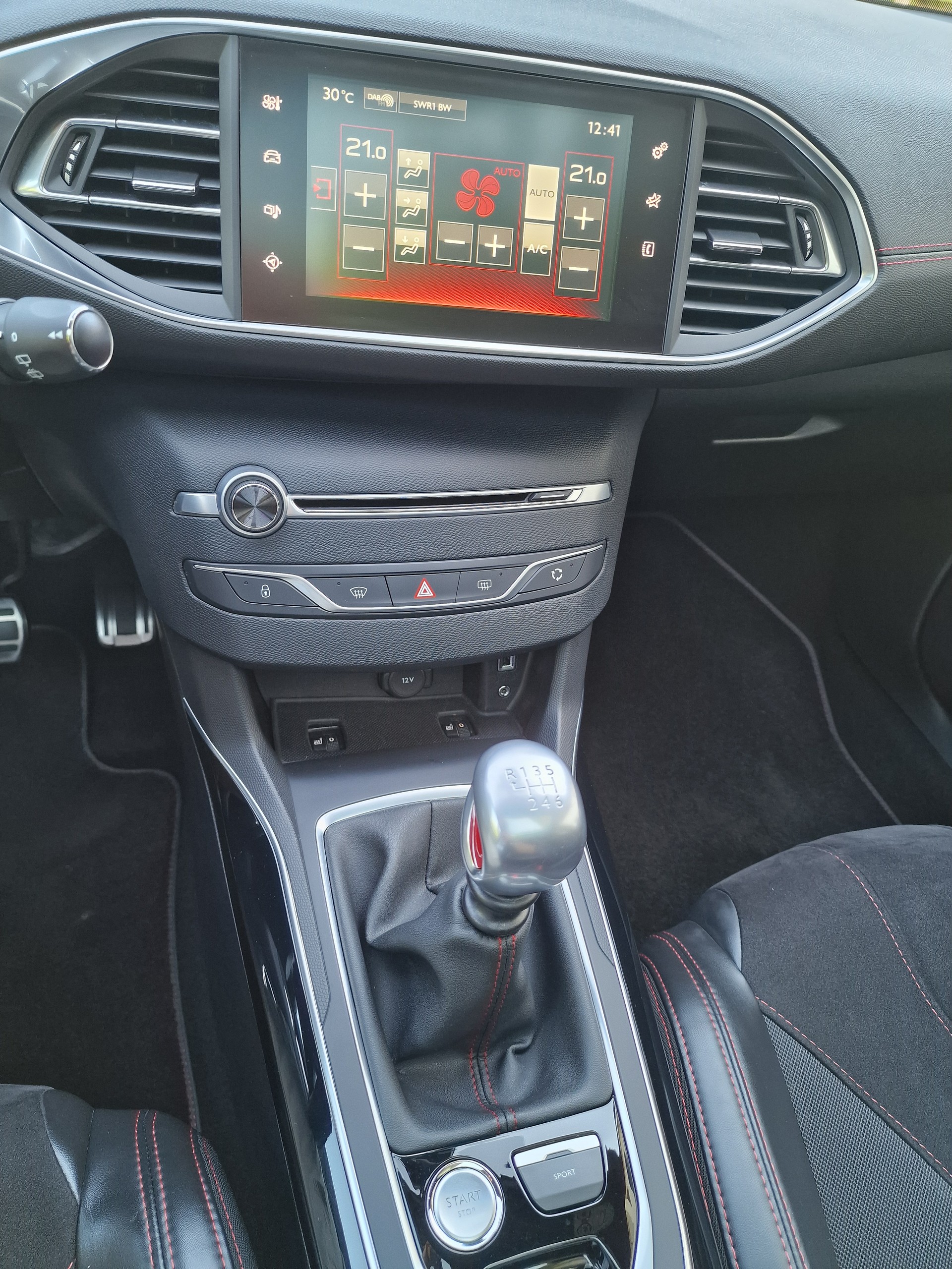 PEUGEOT 308 1.6 GTi-image-4