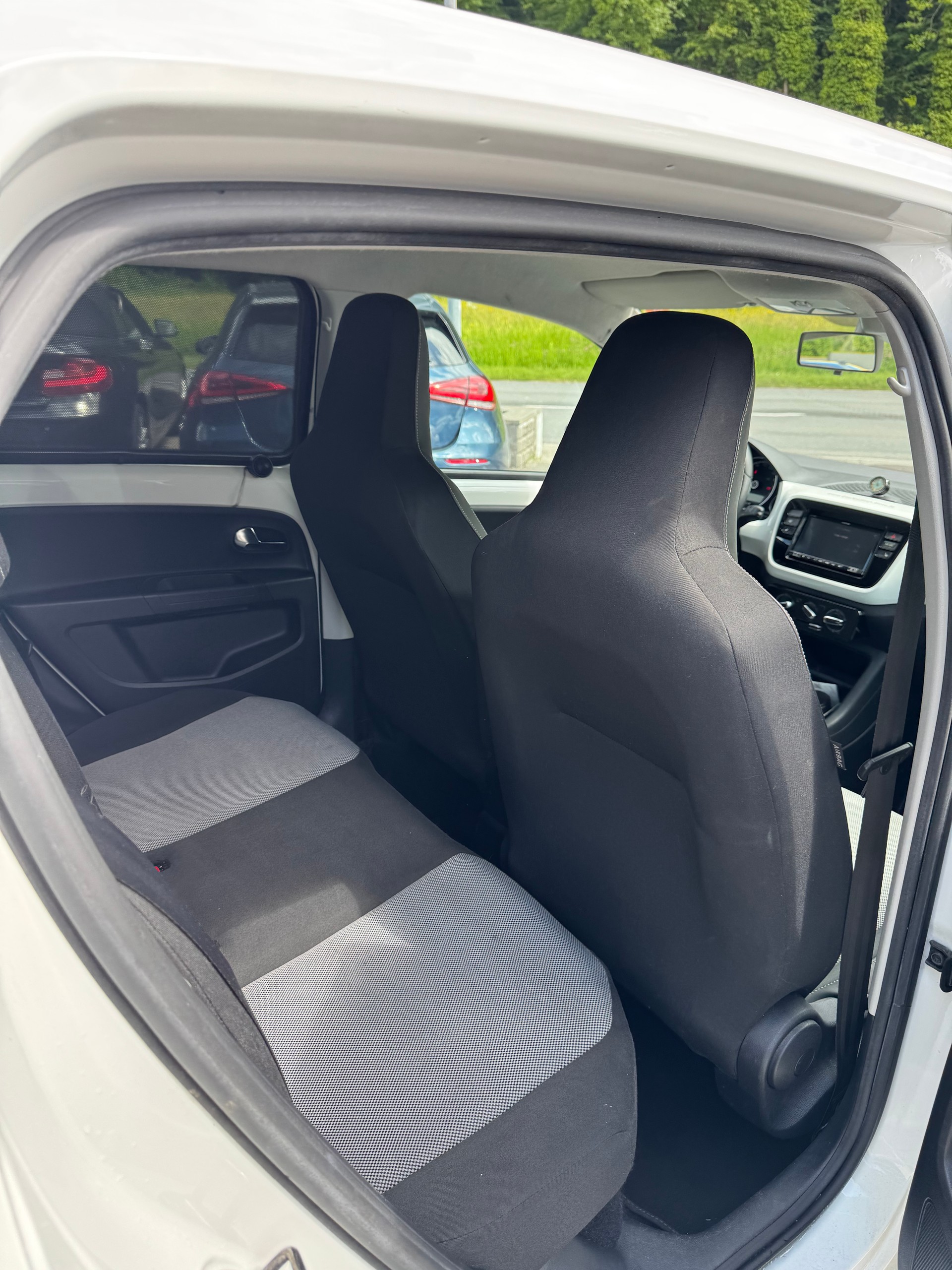 VW Up 1.0 white up Art on Ice ASG-image-11