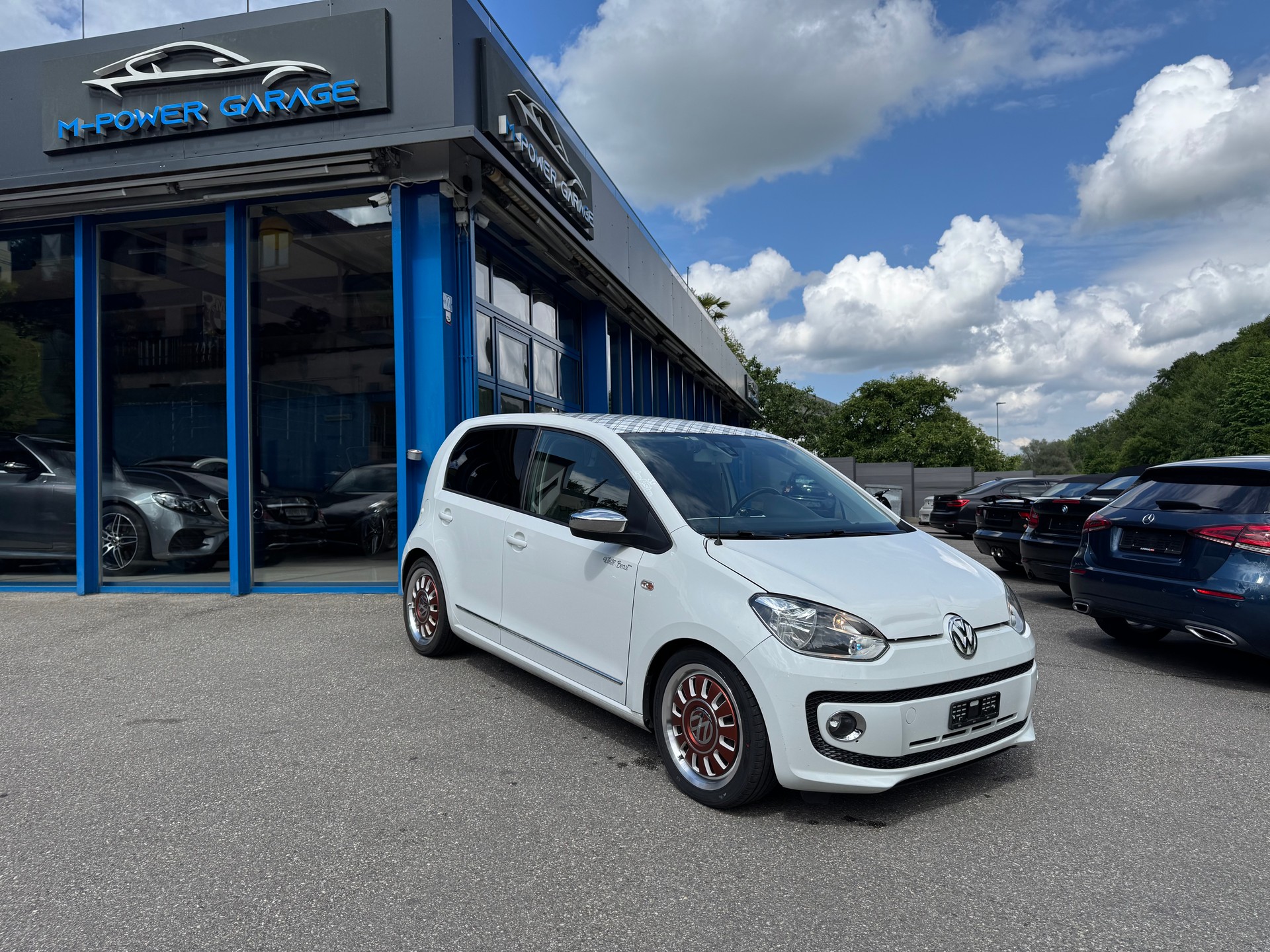 VW Up 1.0 white up Art on Ice ASG-image-1