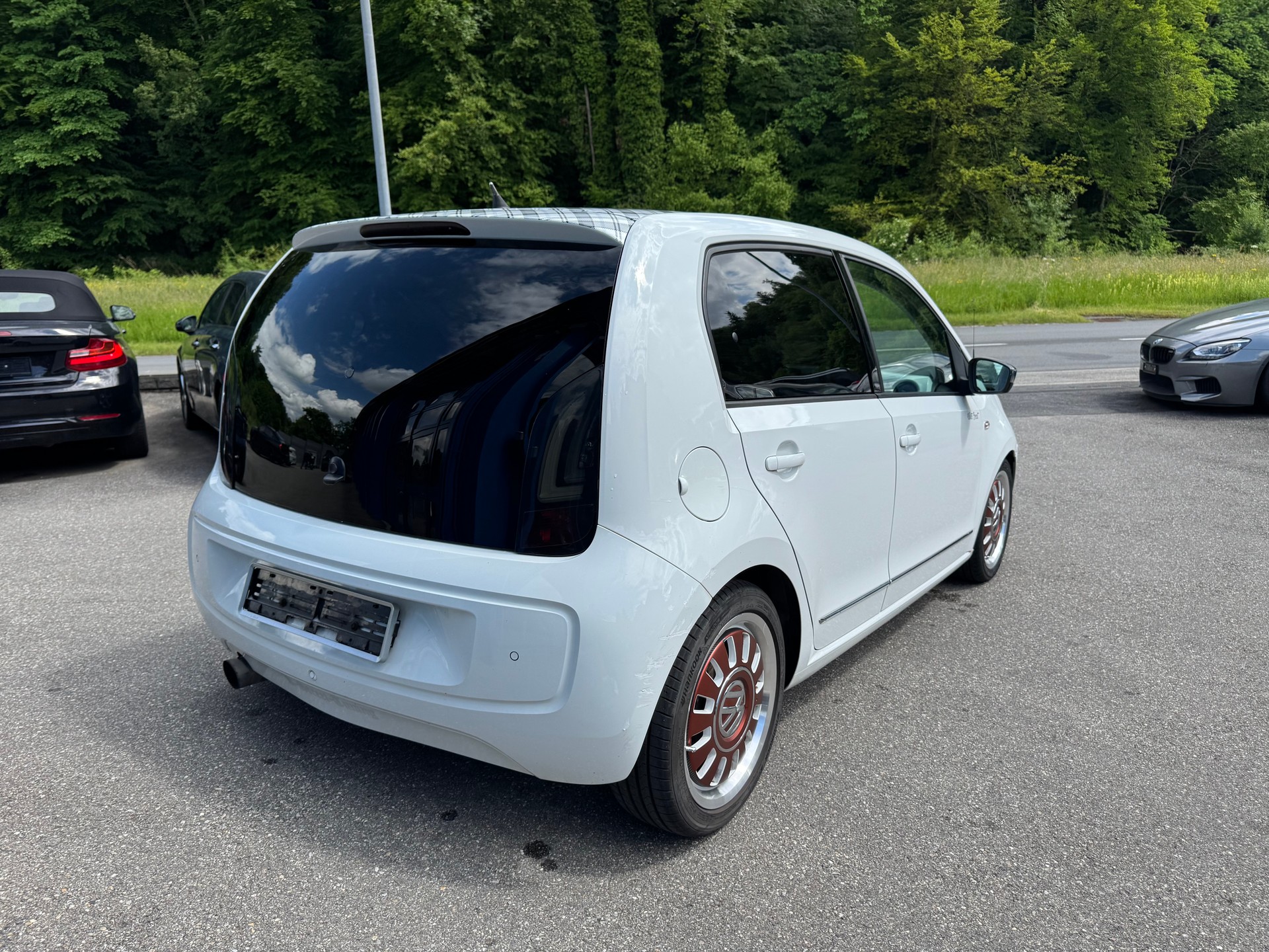 VW Up 1.0 white up Art on Ice ASG-image-3