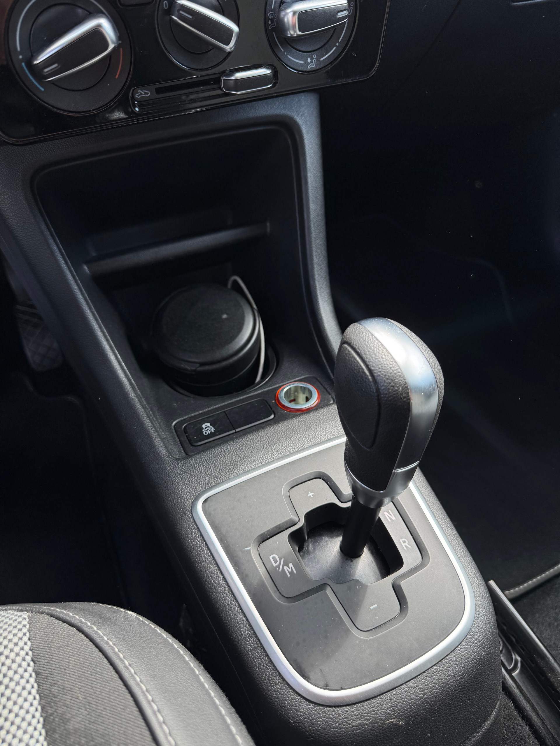 VW Up 1.0 white up Art on Ice ASG-image-12