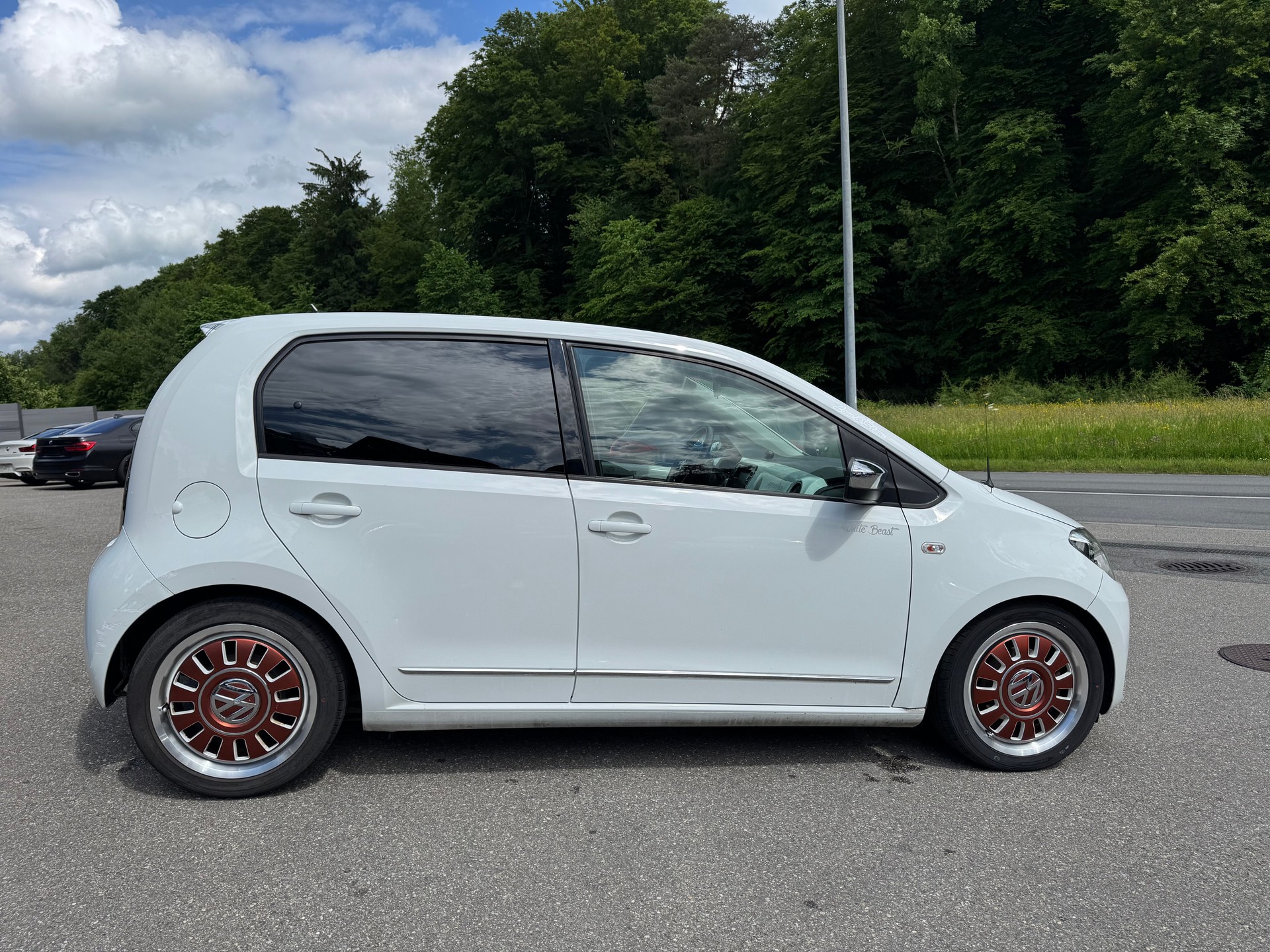 VW Up 1.0 white up Art on Ice ASG-image-2