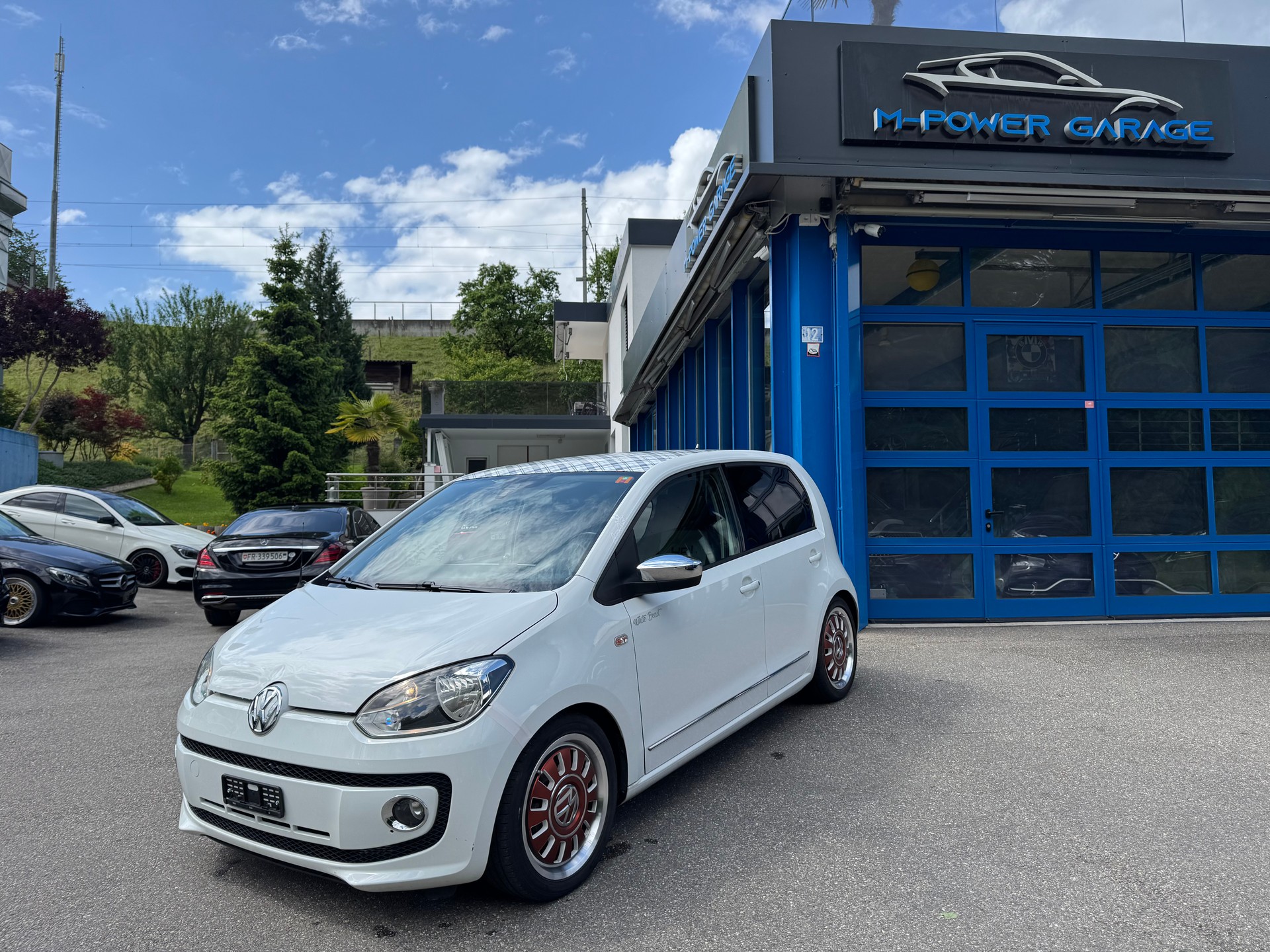 VW Up 1.0 white up Art on Ice ASG-image-0