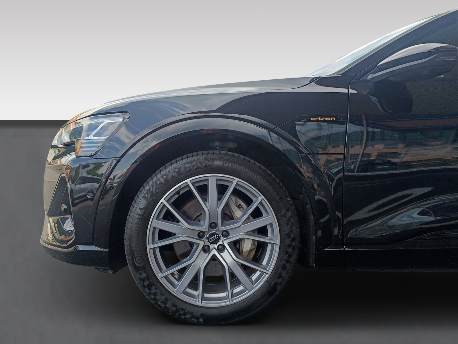 AUDI e-tron 55 Sportback S Line quattro-image-2