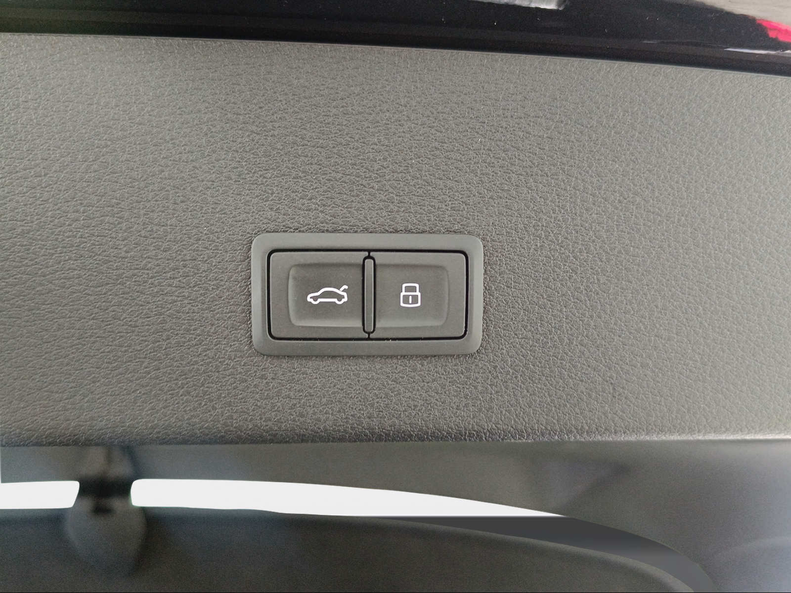 AUDI e-tron 55 Sportback S Line quattro-image-10