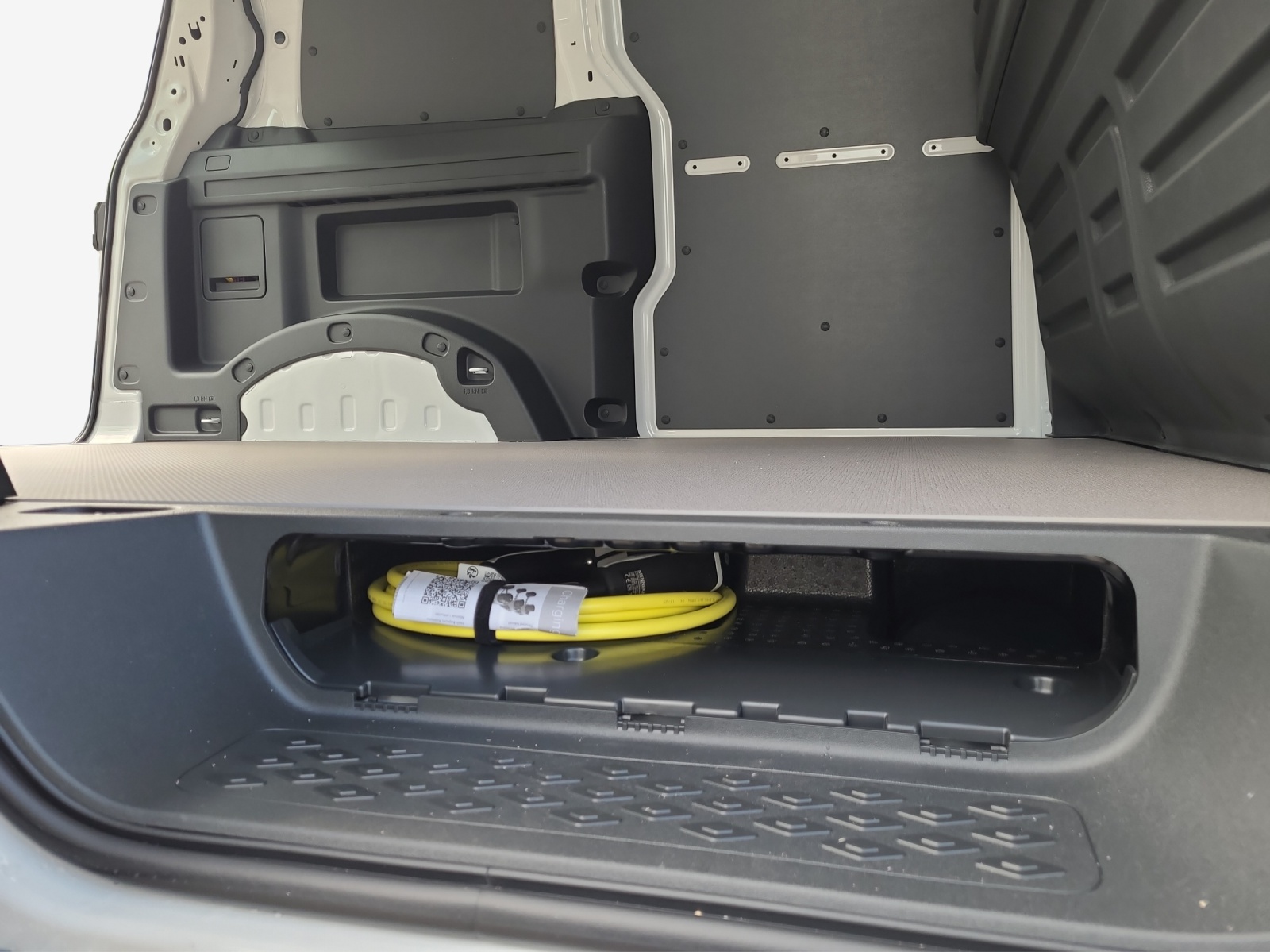 VW ID. Buzz Cargo Pure-image-8
