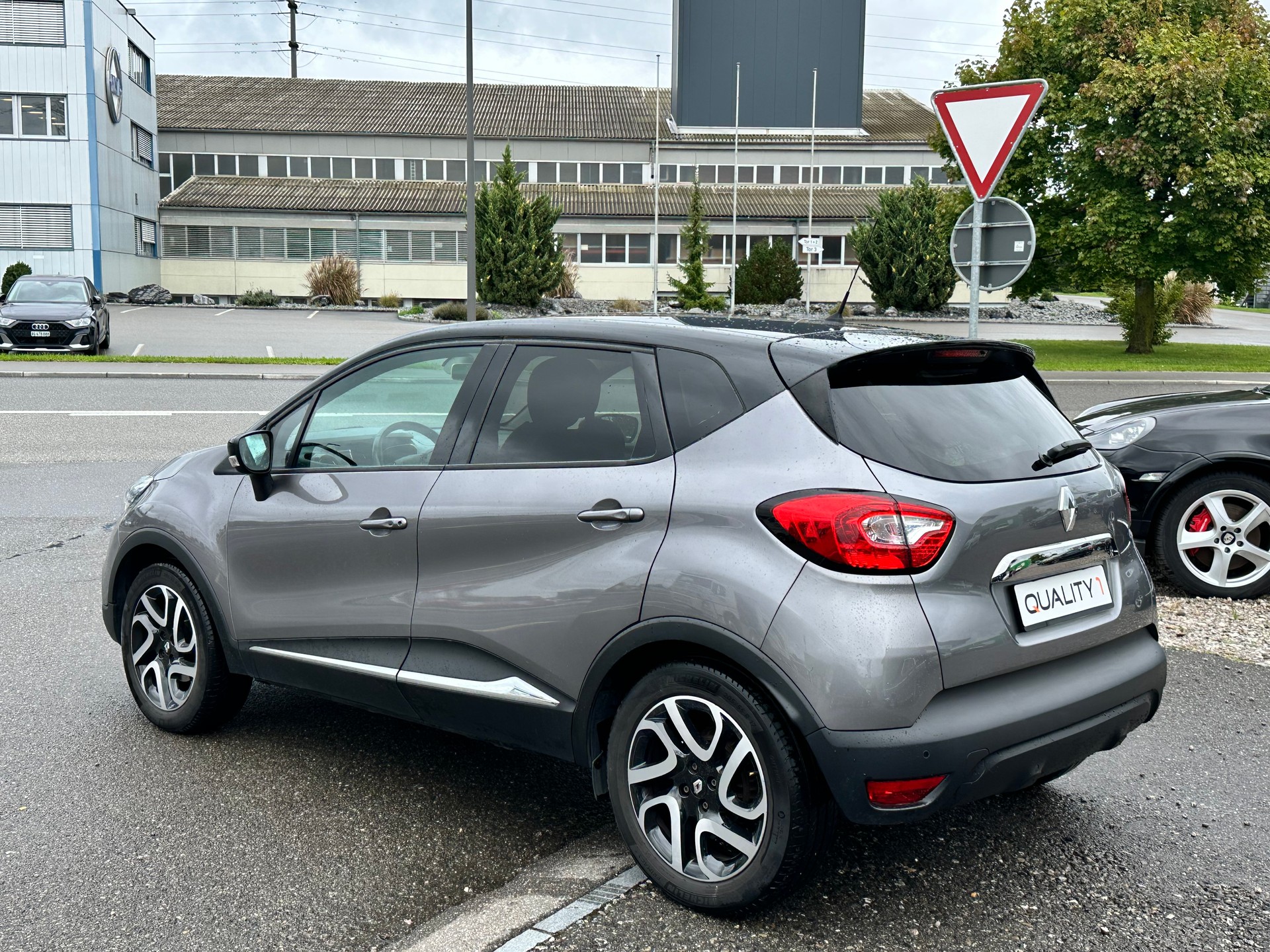 RENAULT Captur 1.2 T 16V Privilège EDC-image-6