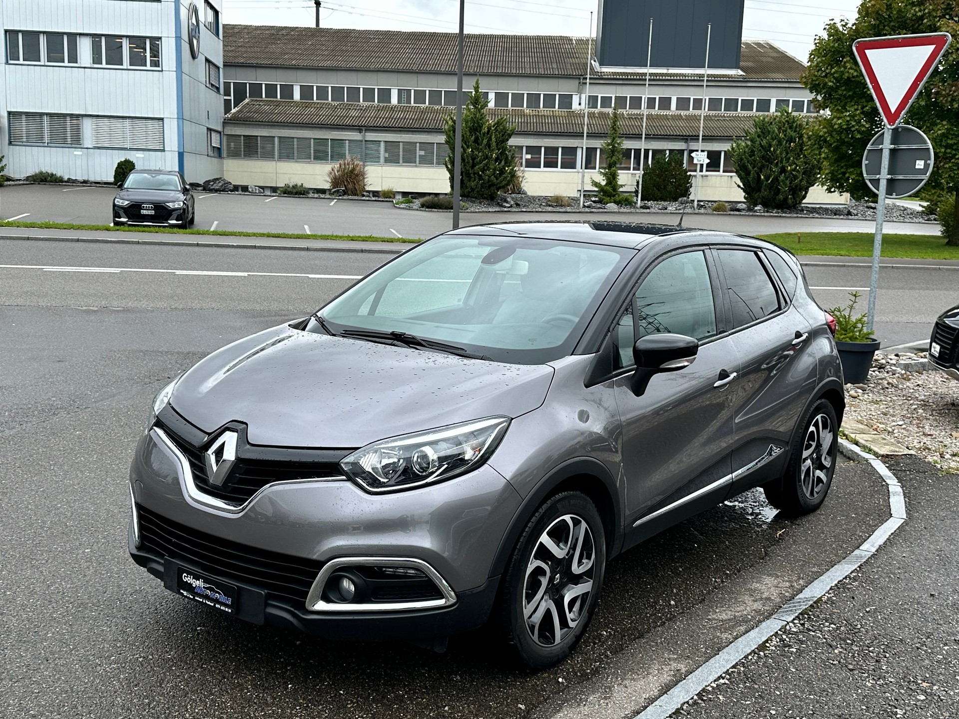 RENAULT Captur 1.2 T 16V Privilège EDC-image-0
